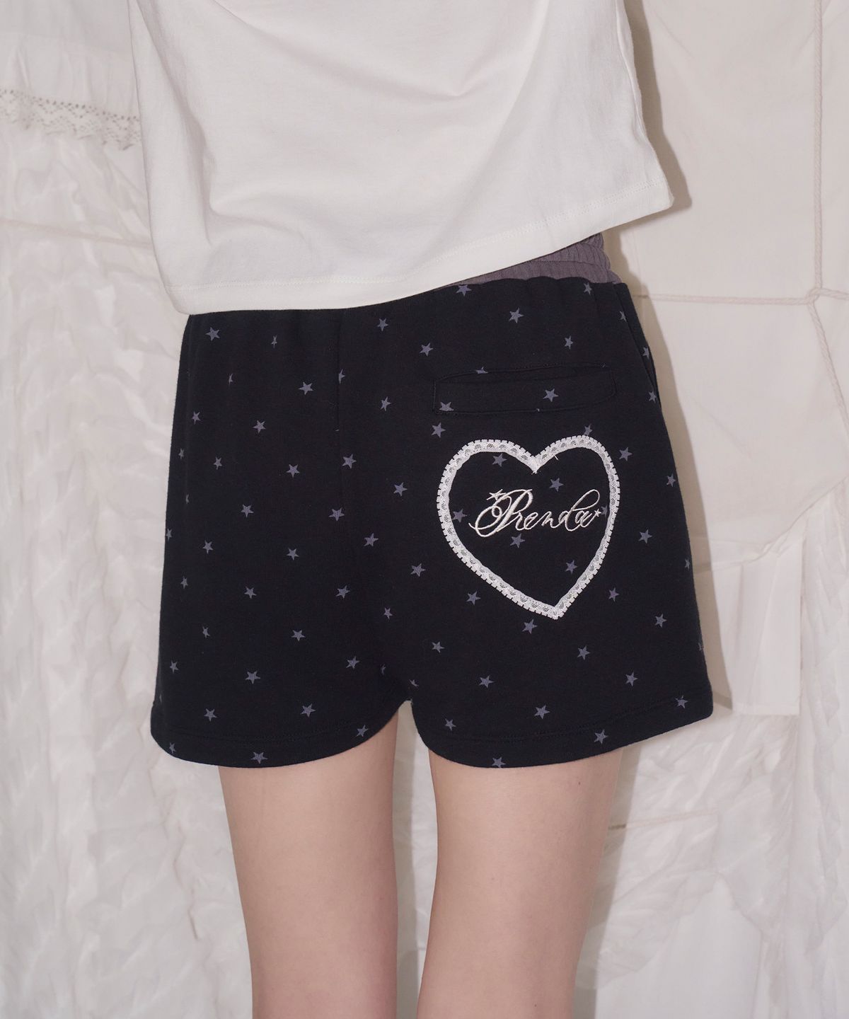 프렌다(PRENDA) STAR HEART LACE APPLIQUE SHORTS BLACK