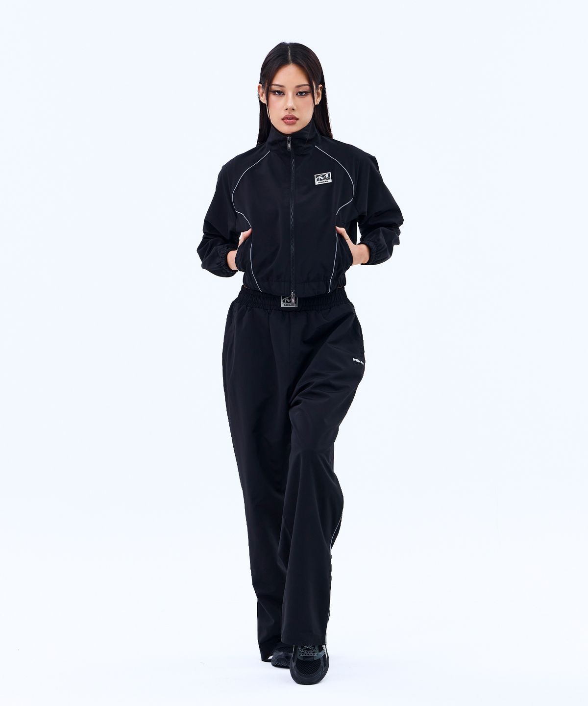미학(MIHAK) 메탈 플레이트 파이핑 크롭 웜업 자켓 (BLACK)