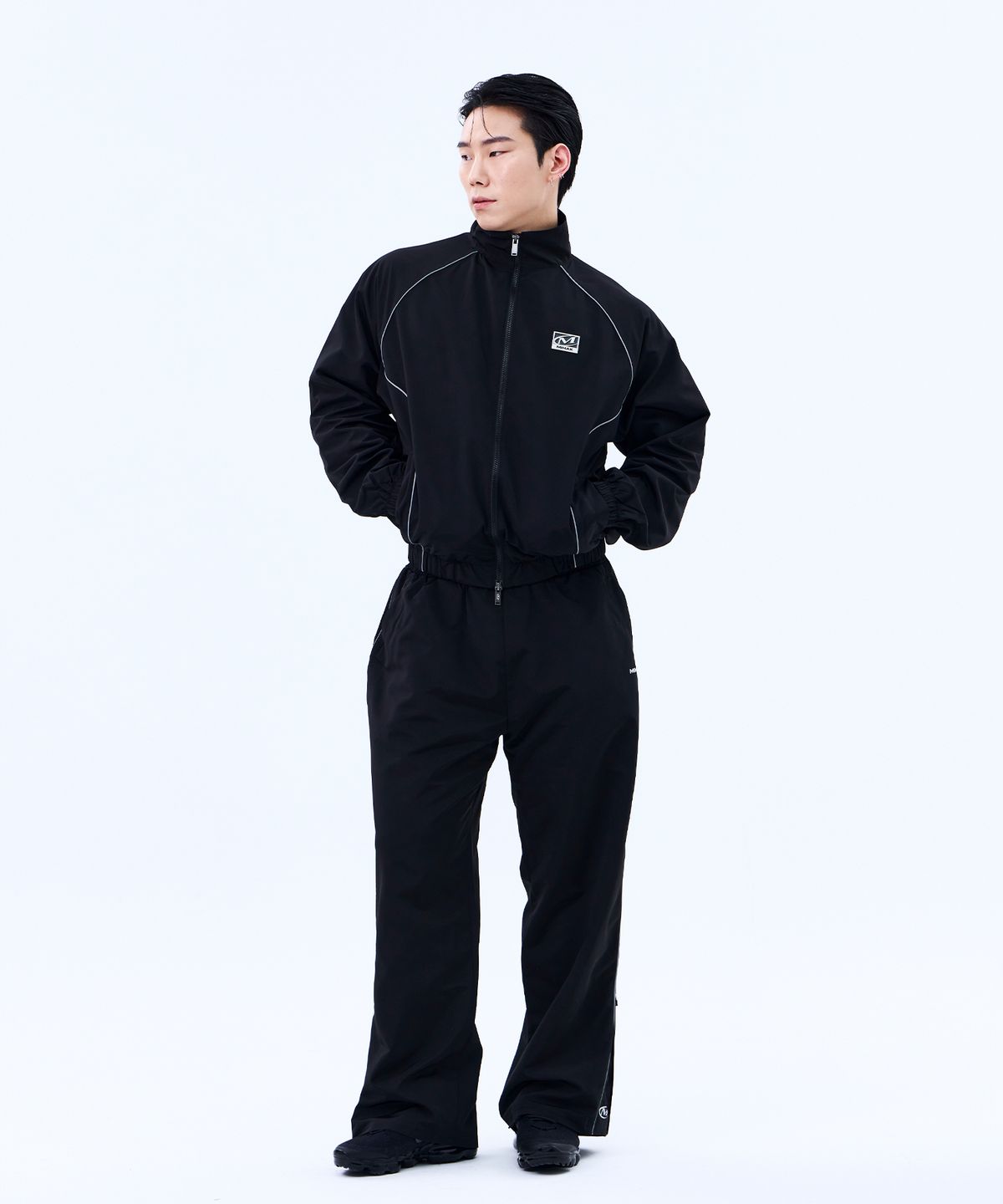 미학(MIHAK) 메탈 플레이트 파이핑 웜업 자켓 (BLACK)