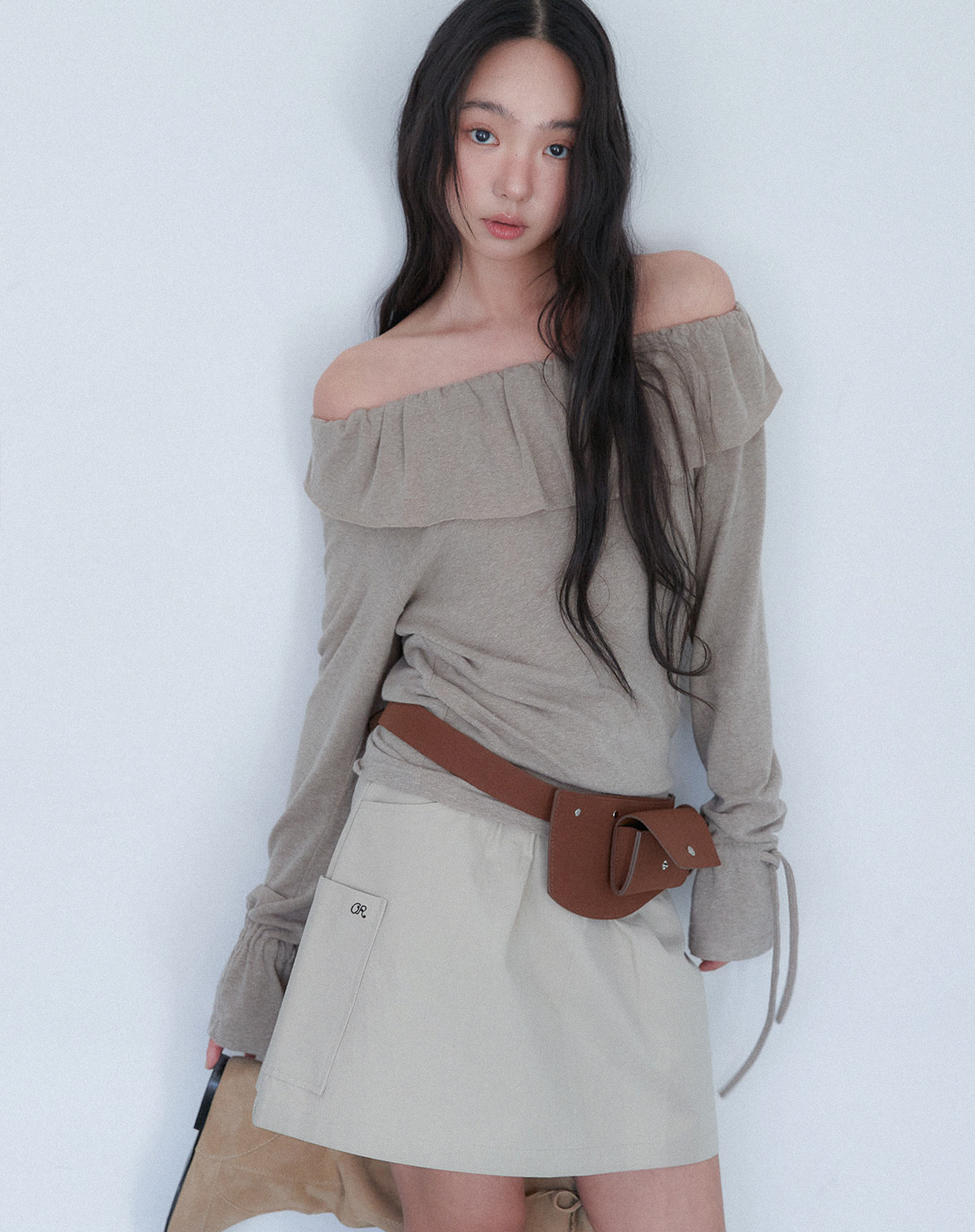 아우로(OURO) SHIRRING CARGO MINI SKIRT [ BEIGE ]