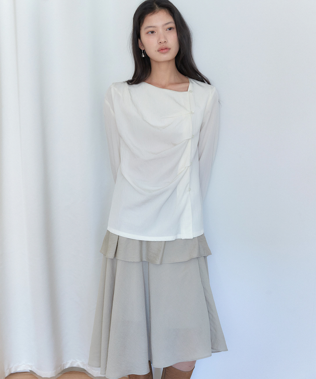 아우로(OURO) SHEER FRILL SKIRT [ BEIGE ]