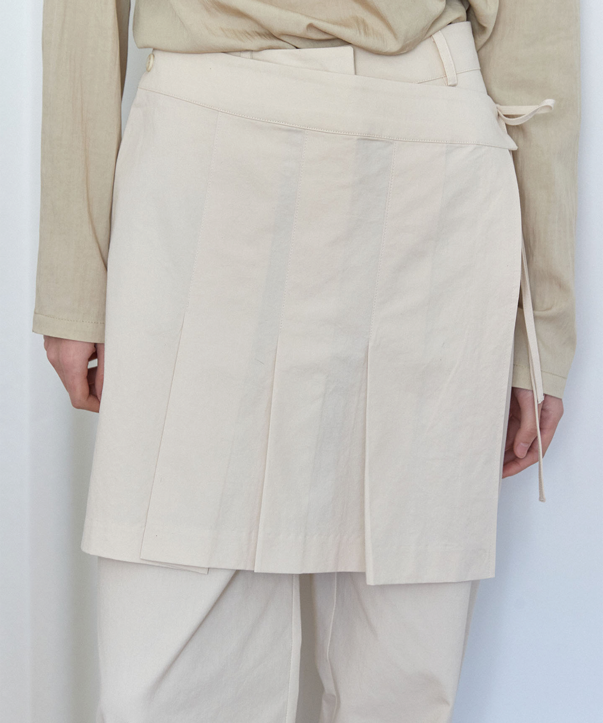 아우로(OURO) PLEATS SKIRT LAYERED PANTS [ CREAM ]