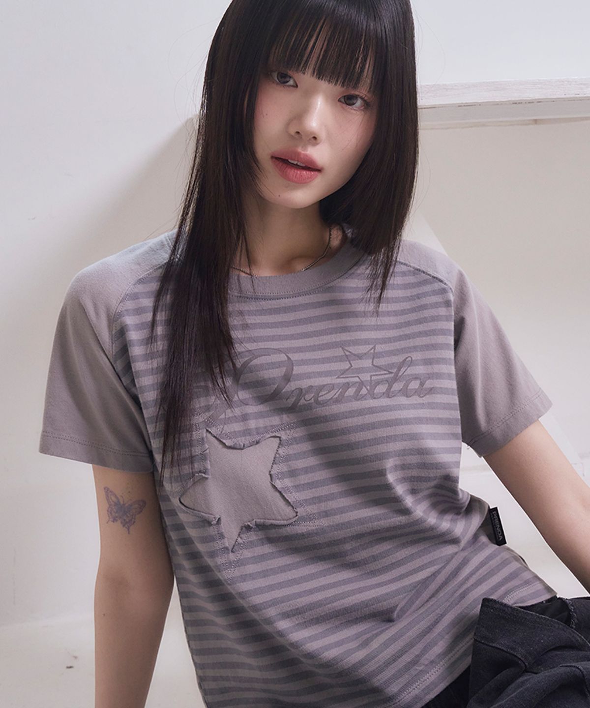 프렌다(PRENDA) STRIPE STAR LOGO RAGLAN CREWNECK TEE CHARCOAL