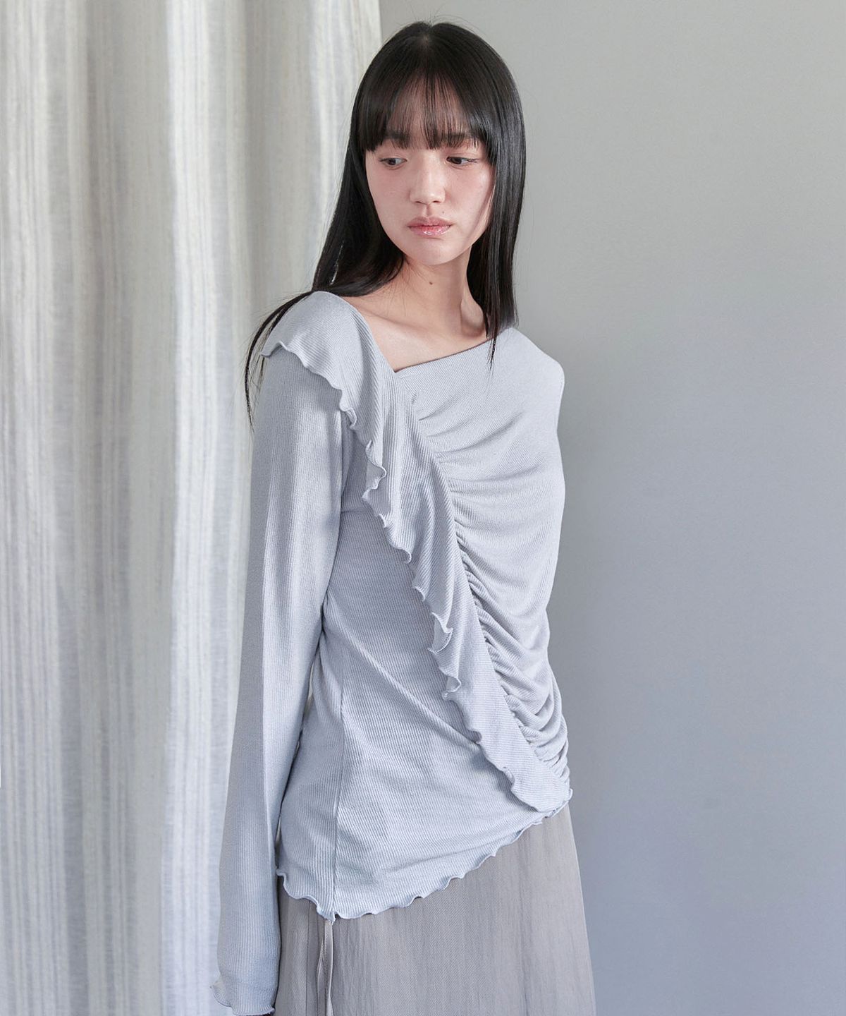 아우로(OURO) SHIRRING FRILL KNIT T [ PALE BLUE ]