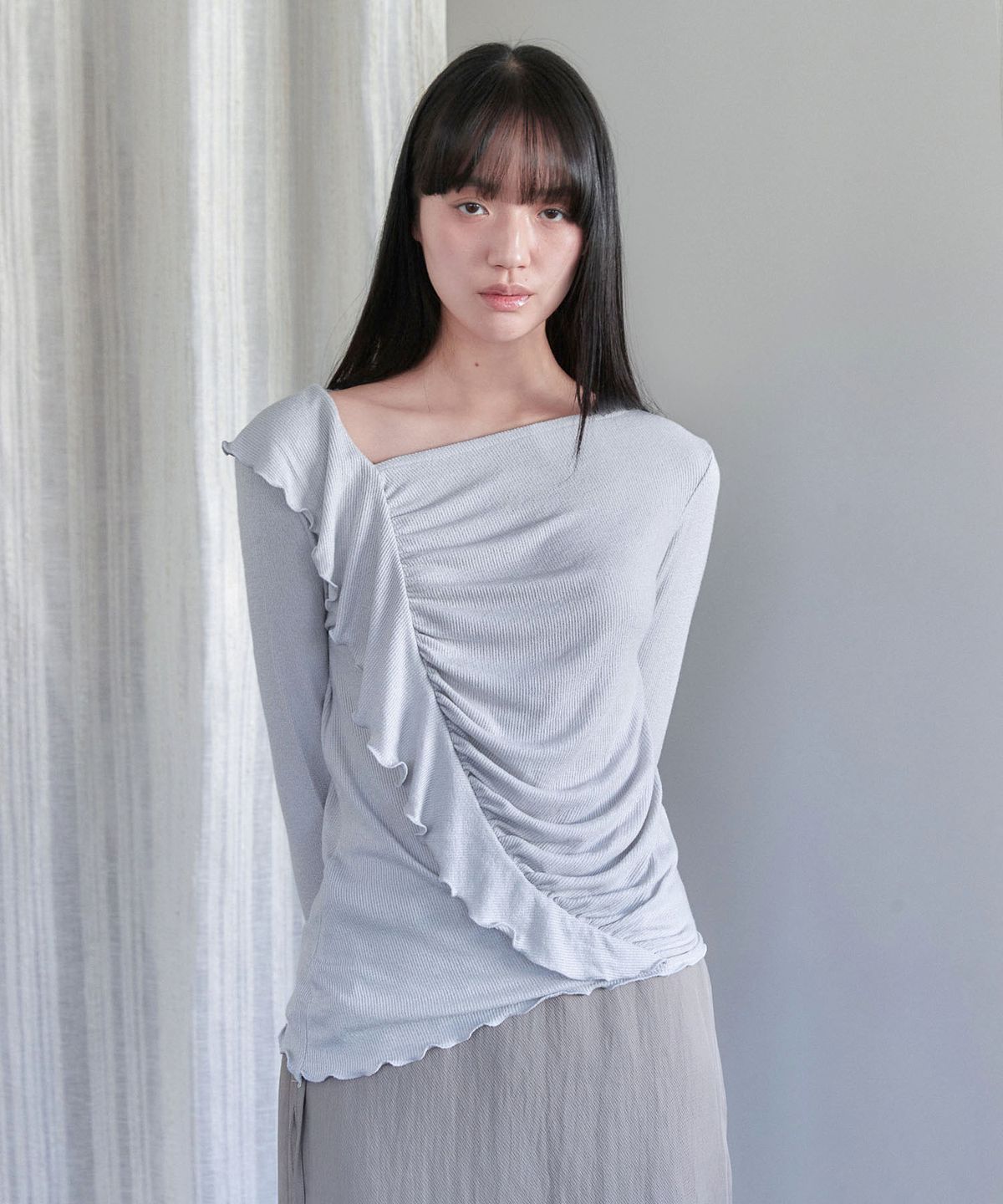 아우로(OURO) SHIRRING FRILL KNIT T [ PALE BLUE ]