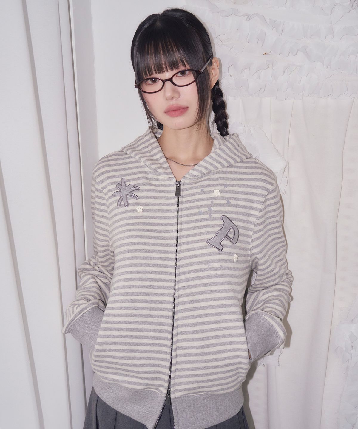 프렌다(PRENDA) STRIPE STAR BUTTON HOOD ZIP-UP GRAY