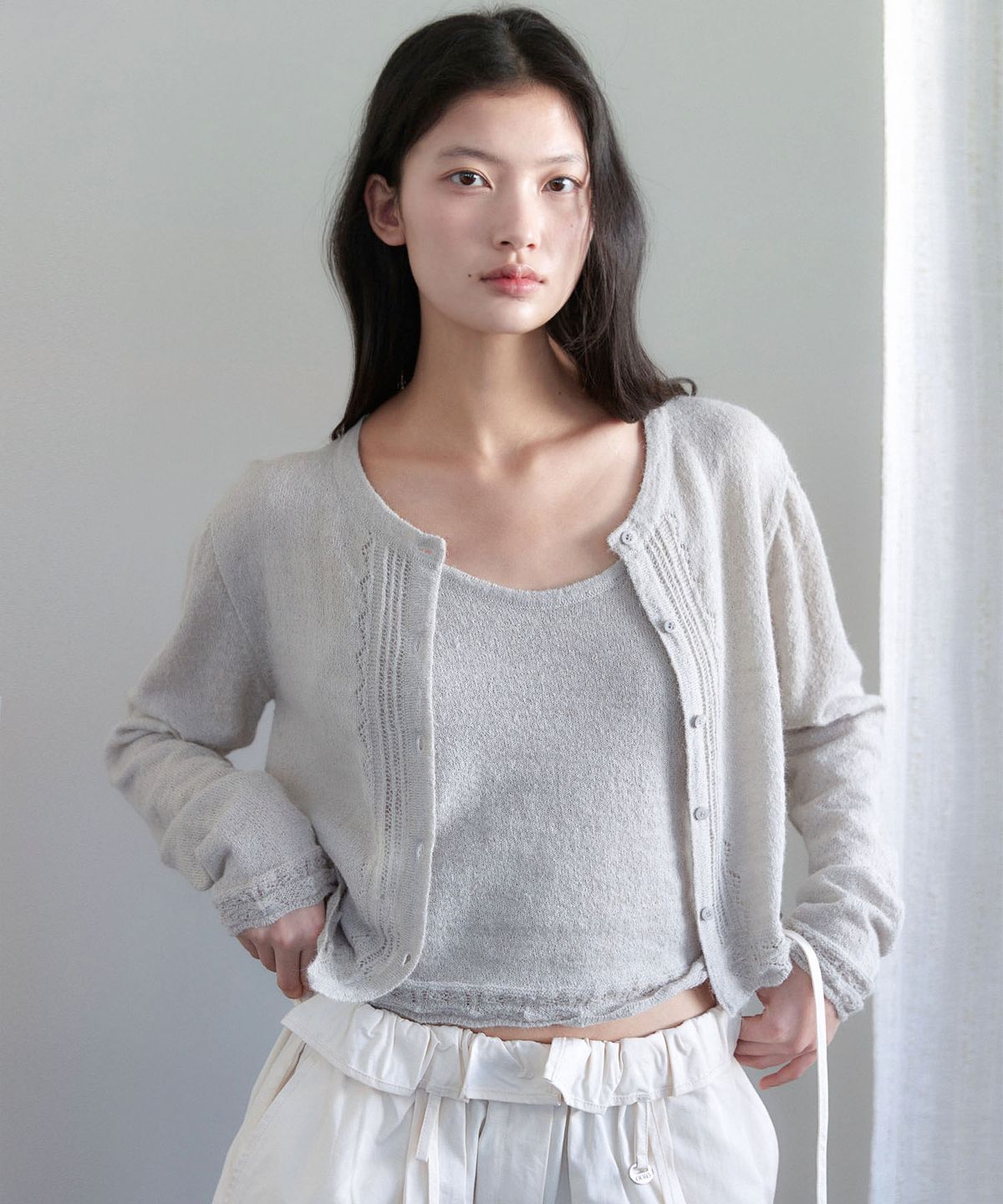 아우로(OURO) FRILL CROCHET LAYERED CARDIGAN [ GRAY ]