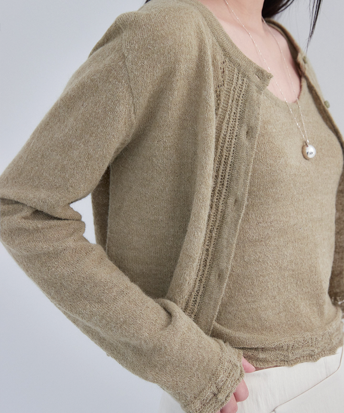 아우로(OURO) FRILL CROCHET LAYERED CARDIGAN [ OLIVE ]