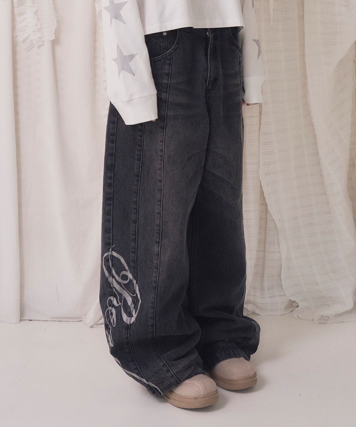 프렌다(PRENDA) GLITTER LOGO VINTAGE WASHED DENIM PANTS BLACK