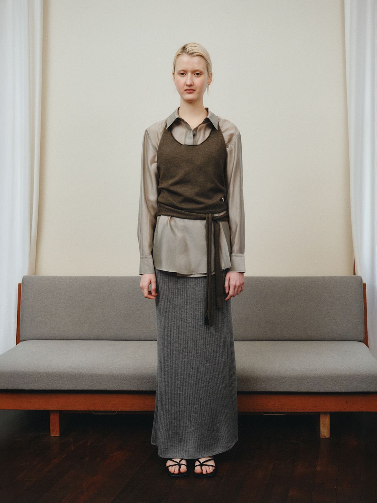 리플레인(REPLAIN) WOOL HALTER WRAP VEST_KHAKI