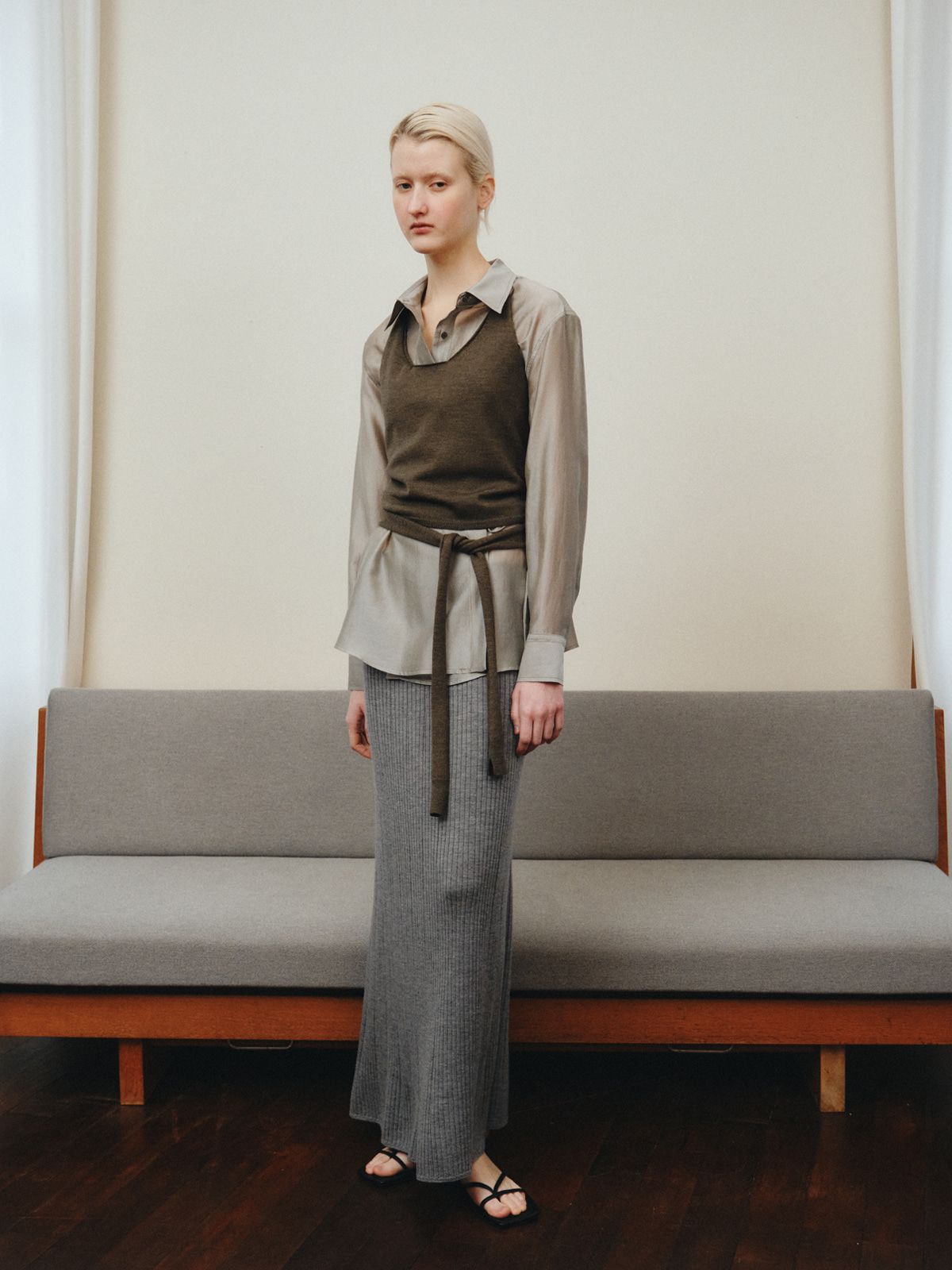 리플레인(REPLAIN) WOOL HALTER WRAP VEST_KHAKI
