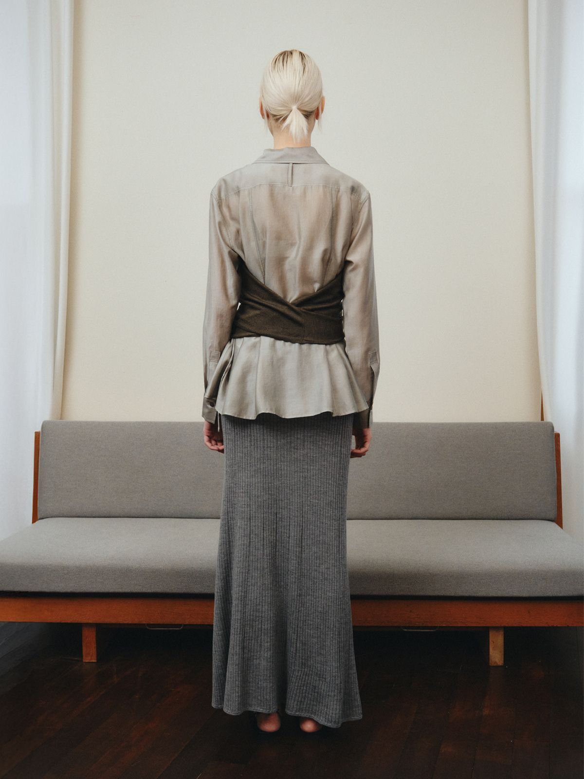 리플레인(REPLAIN) WOOL HALTER WRAP VEST_KHAKI