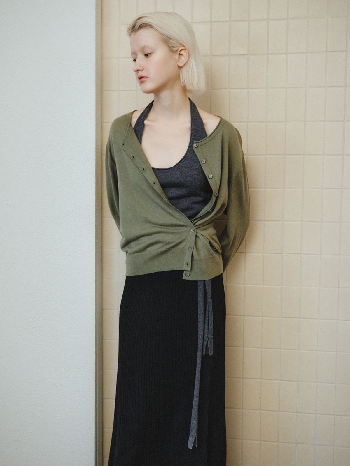 리플레인(REPLAIN) WOOL HALTER WRAP VEST_DARK GREY