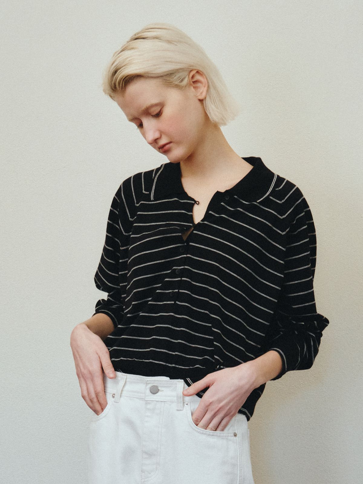리플레인(REPLAIN) STRIPE COLLAR KNIT TOP_BLACK