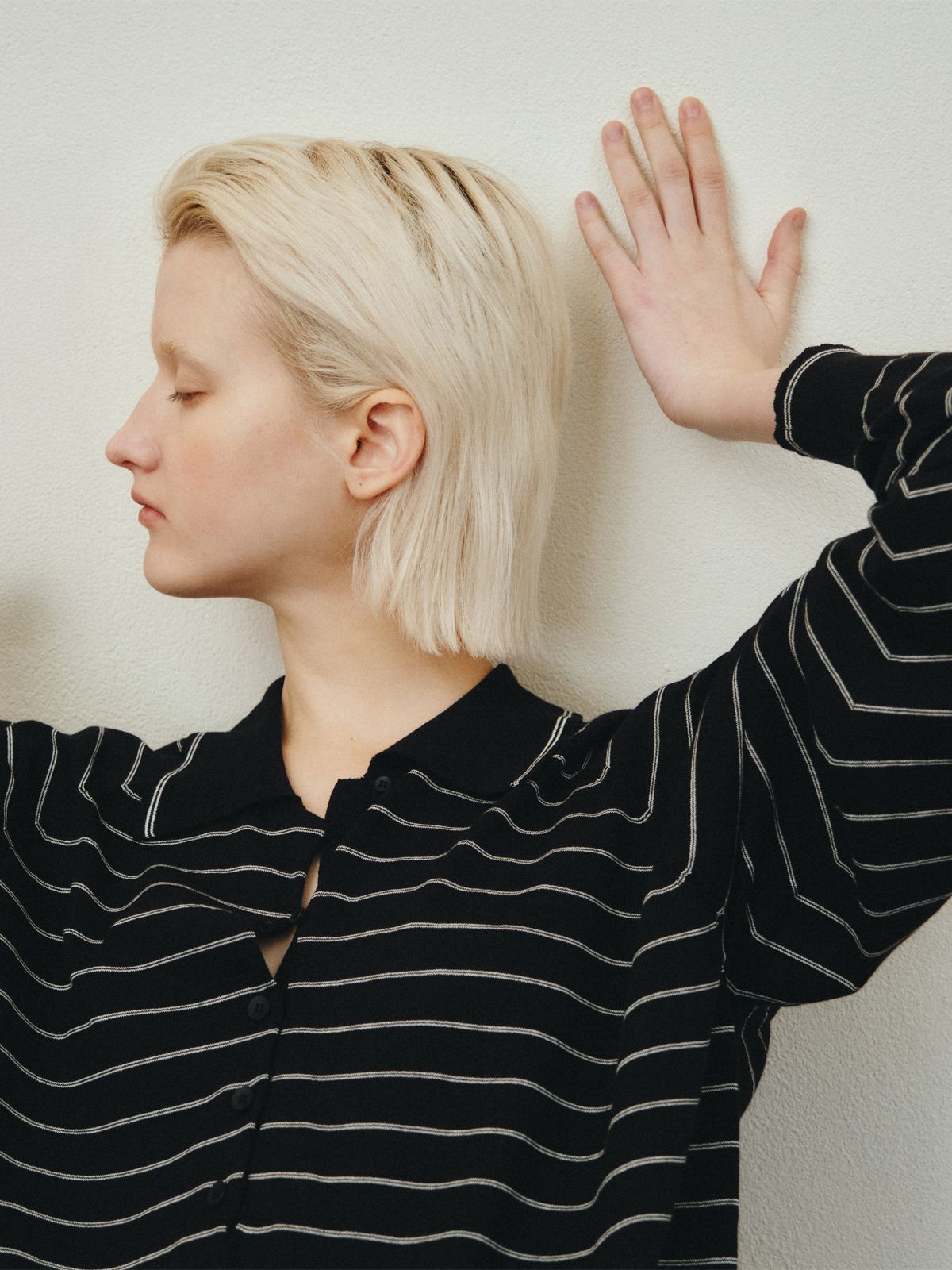 리플레인(REPLAIN) STRIPE COLLAR KNIT TOP_BLACK