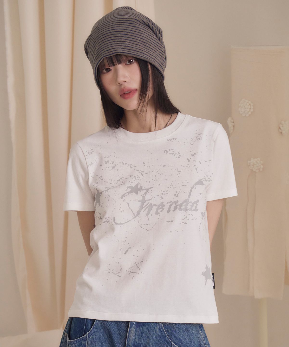 프렌다(PRENDA) STAR LETTERING LOGO CREWNECK TEE WHITE