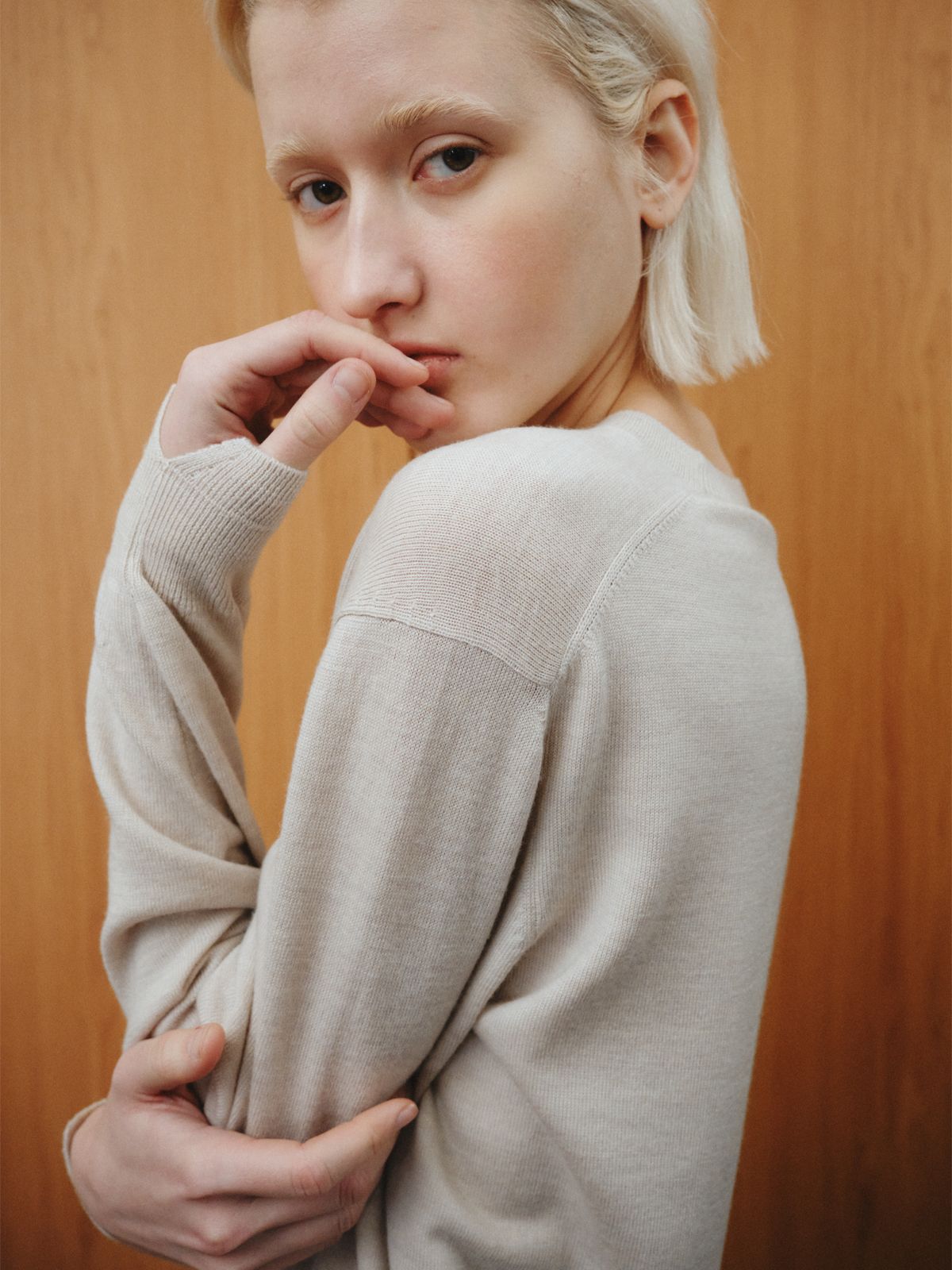 리플레인(REPLAIN) WOOL BACK SLIT PULLOVER_PALE BEIGE