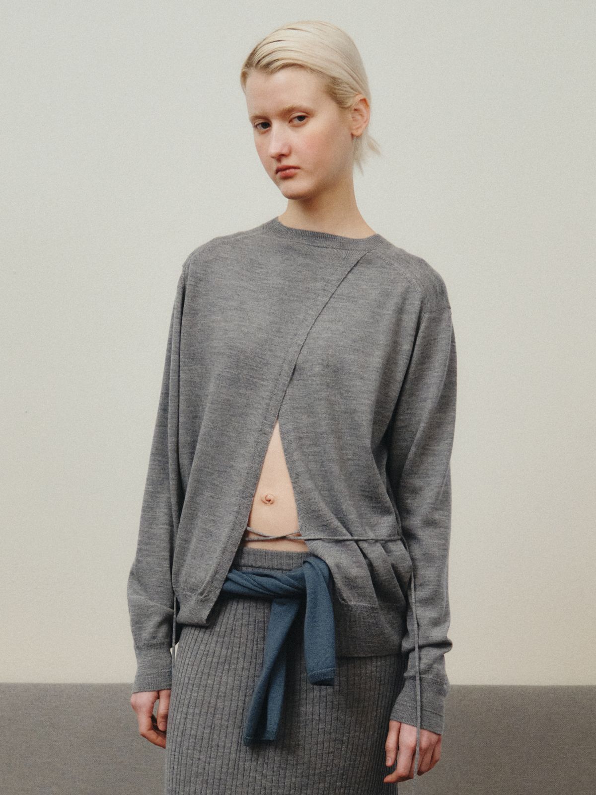 리플레인(REPLAIN) WOOL BACK SLIT PULLOVER_GREY