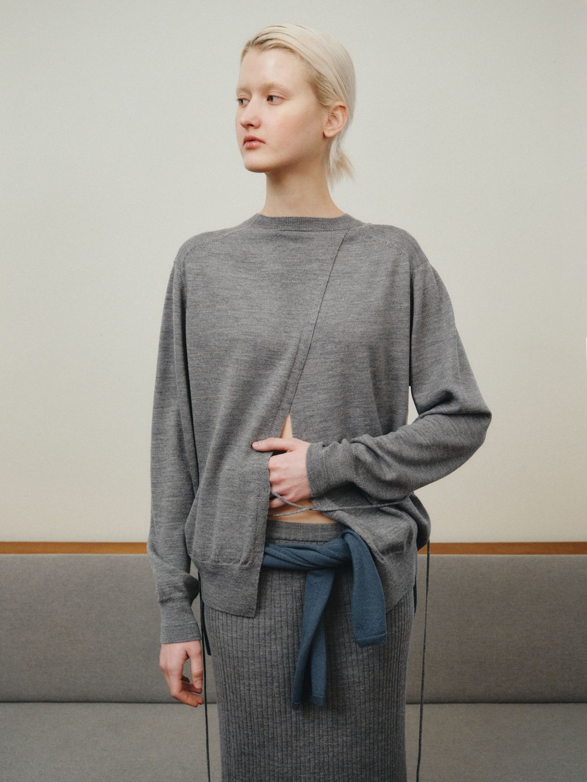 리플레인(REPLAIN) WOOL BACK SLIT PULLOVER_GREY