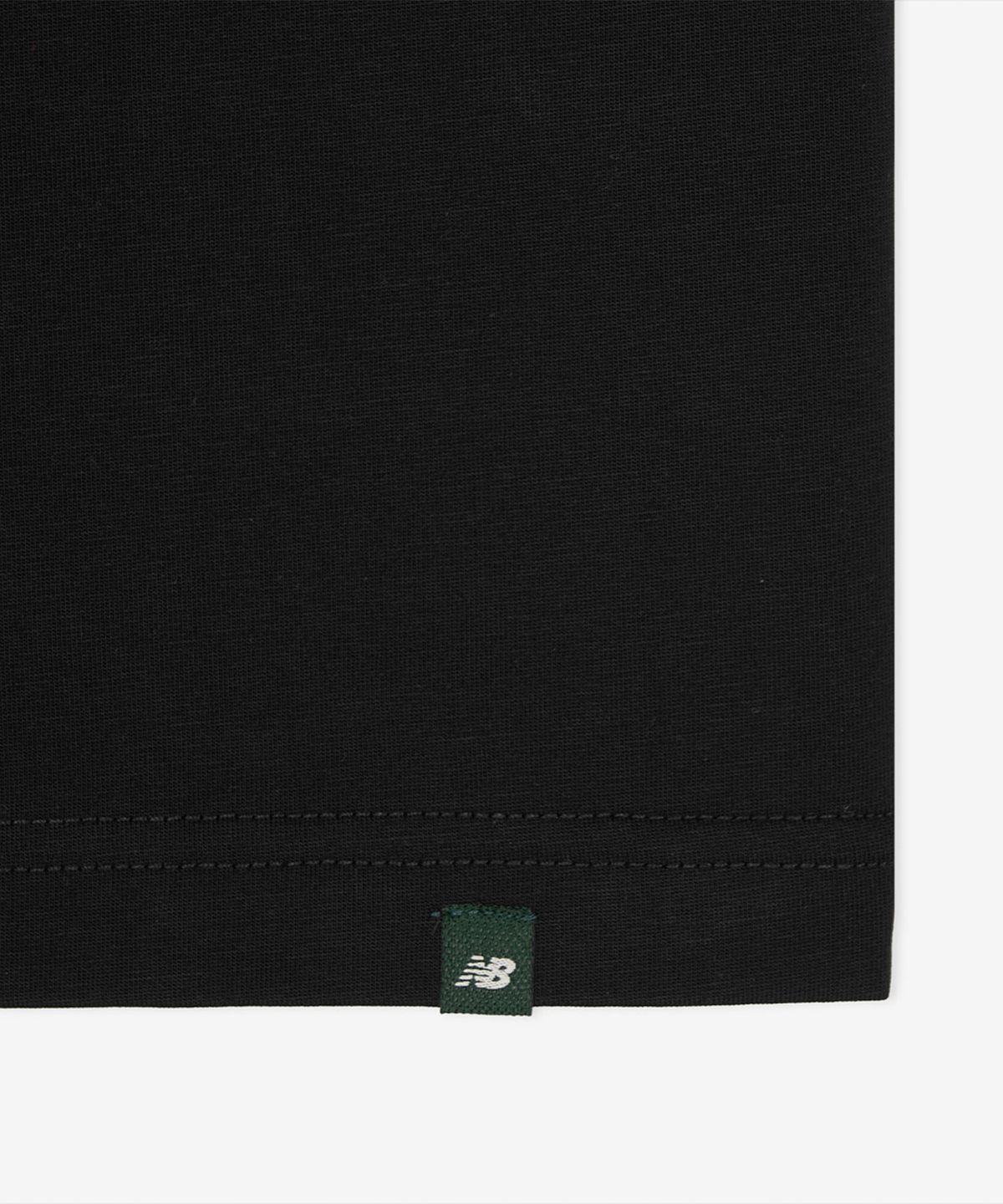 뉴발란스(NEW BALANCE) NBNEG21433 / UNI 에센셜 빅로고 반팔티 (BLACK)
