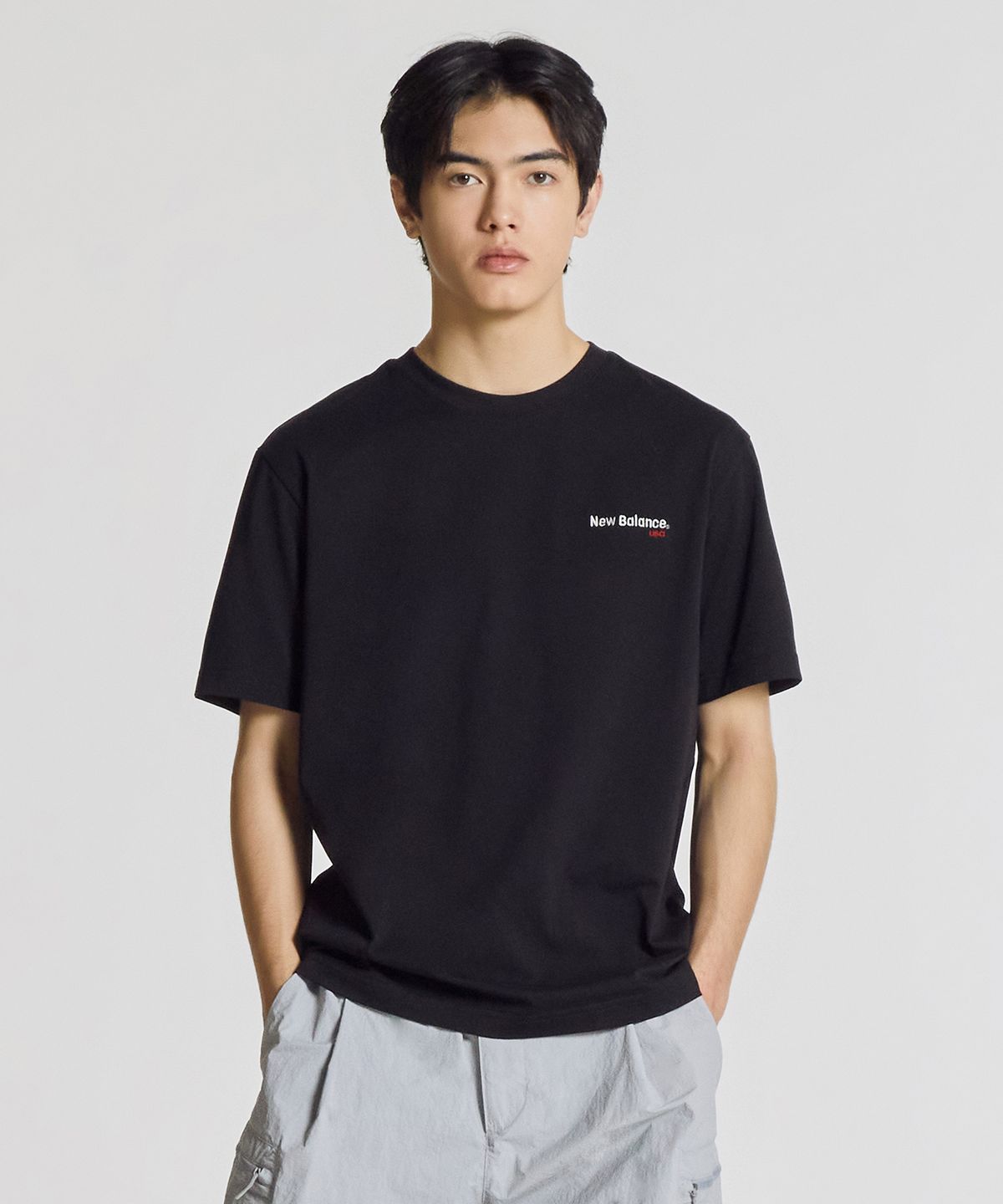뉴발란스(NEW BALANCE) NBNEG21433 / UNI 에센셜 빅로고 반팔티 (BLACK)