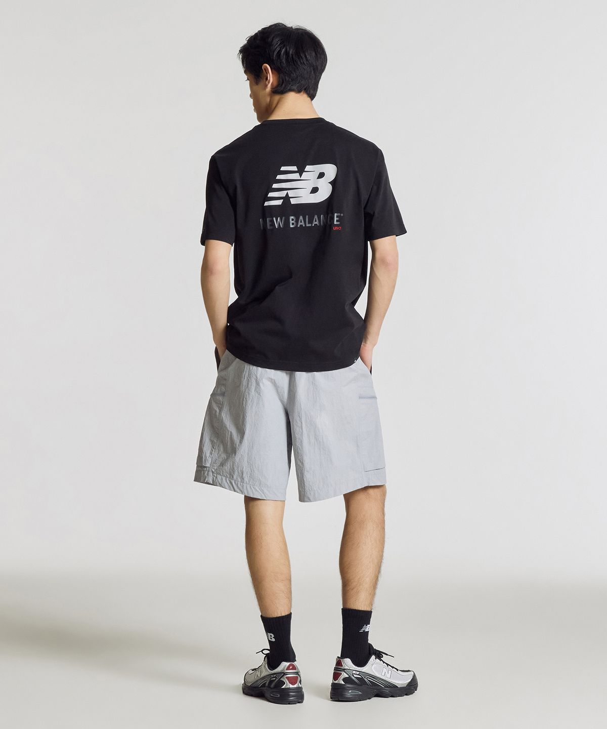 뉴발란스(NEW BALANCE) NBNEG21433 / UNI 에센셜 빅로고 반팔티 (BLACK)
