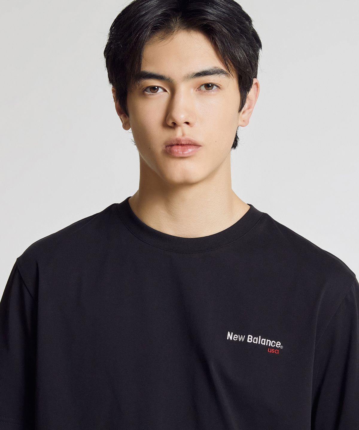 뉴발란스(NEW BALANCE) NBNEG21433 / UNI 에센셜 빅로고 반팔티 (BLACK)
