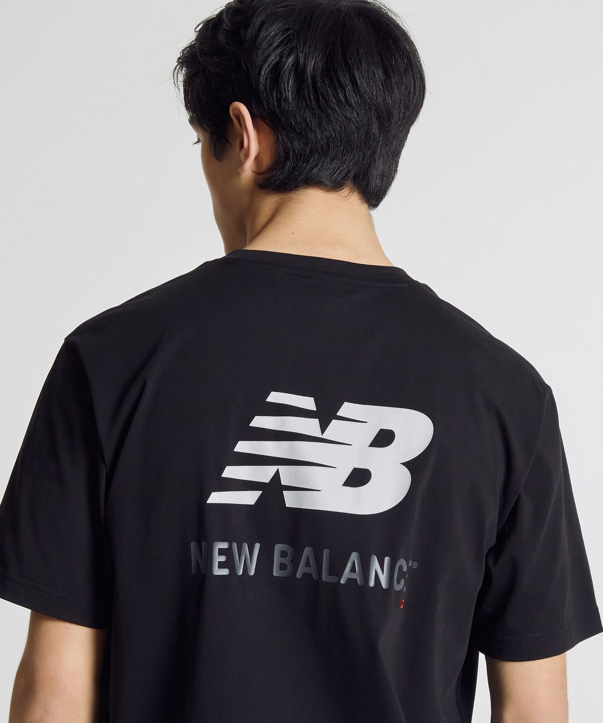 뉴발란스(NEW BALANCE) NBNEG21433 / UNI 에센셜 빅로고 반팔티 (BLACK)