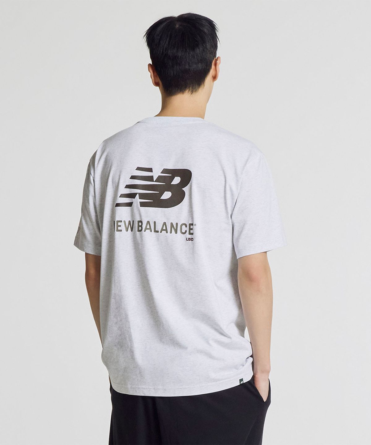 뉴발란스(NEW BALANCE) NBNEG21433 / UNI 에센셜 빅로고 반팔티 (LIGHT GRAY)