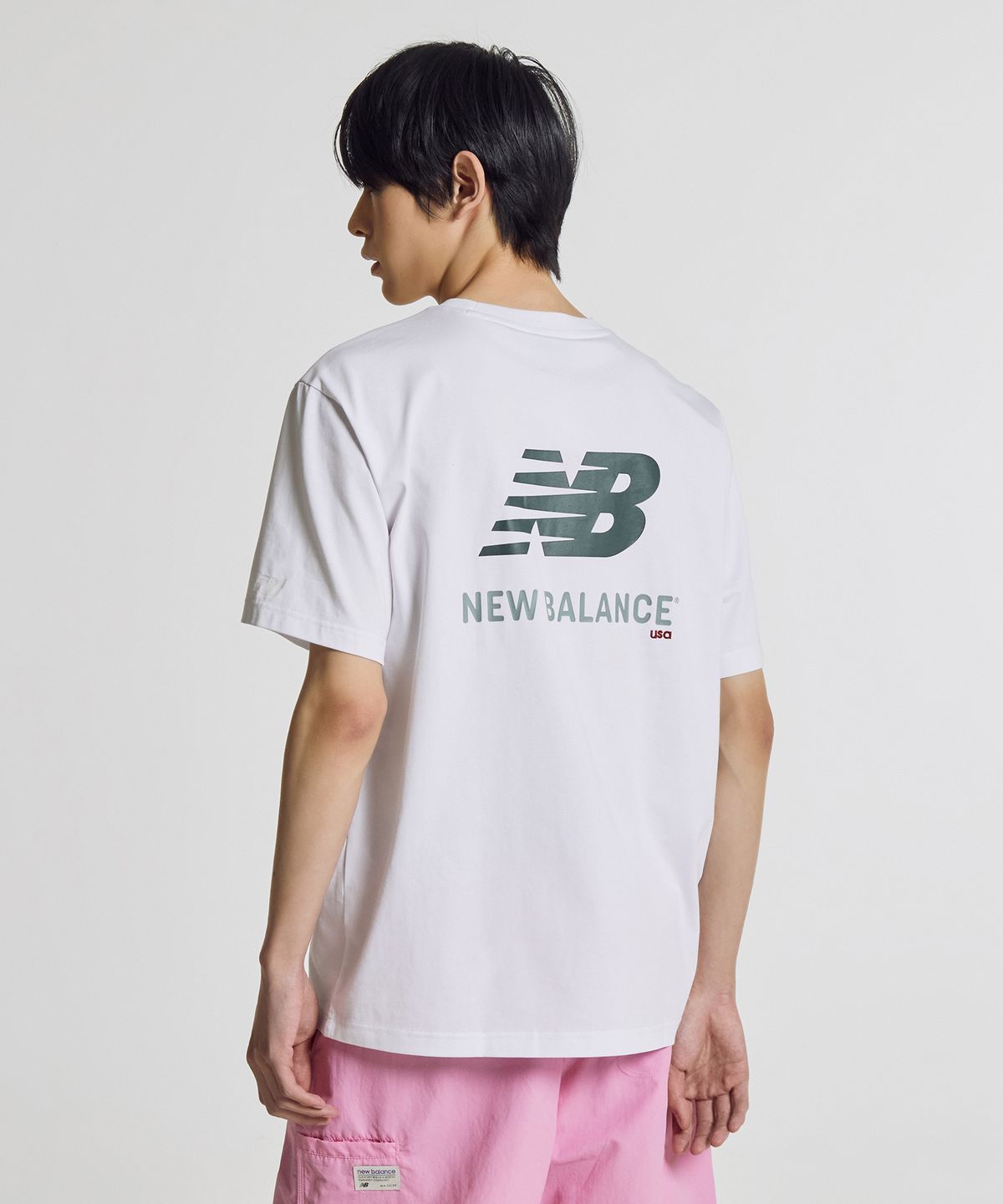 뉴발란스(NEW BALANCE) NBNEG21433 / UNI 에센셜 빅로고 반팔티 (WHITE)