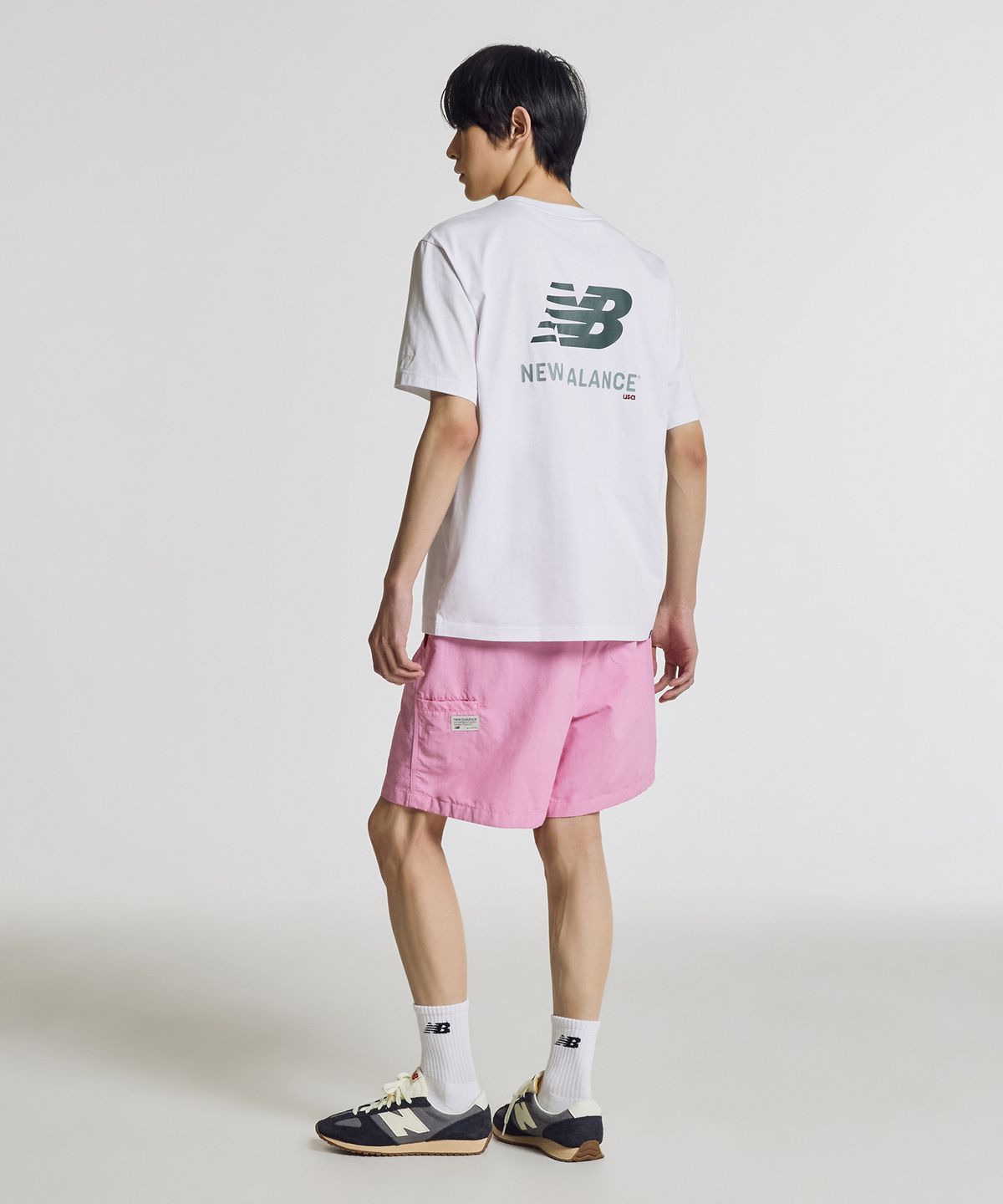 뉴발란스(NEW BALANCE) NBNEG21433 / UNI 에센셜 빅로고 반팔티 (WHITE)