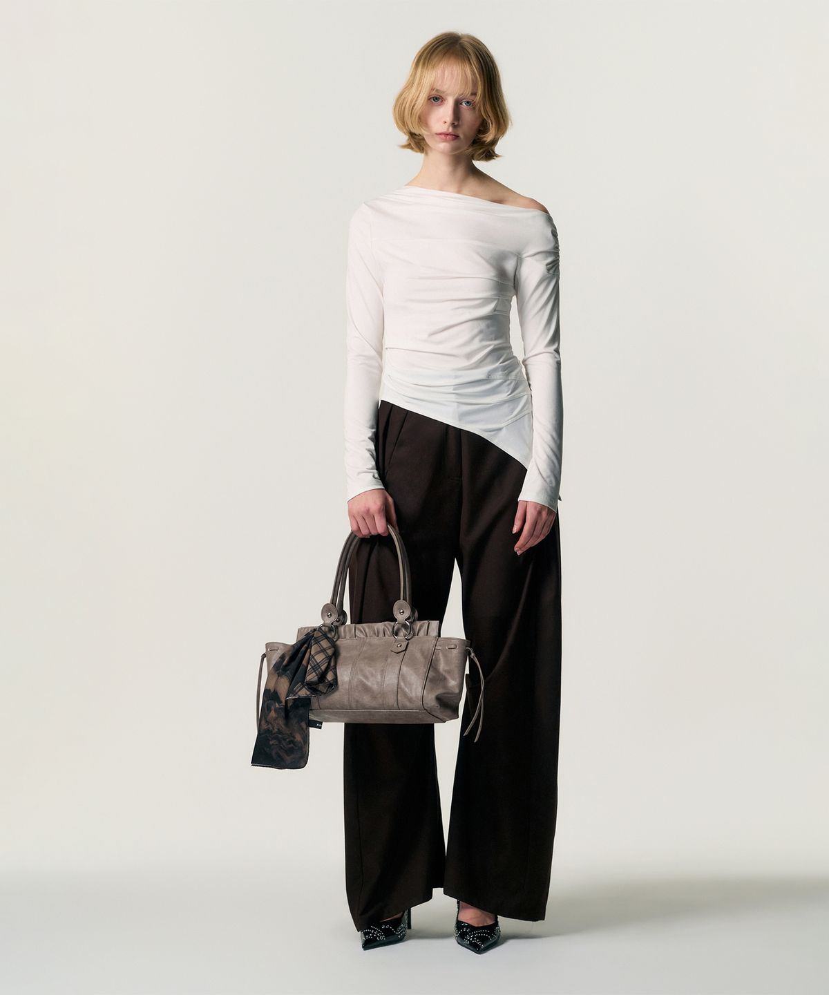 킴지수(KIMZISU) Ruched Belt Tote Bag_GREY