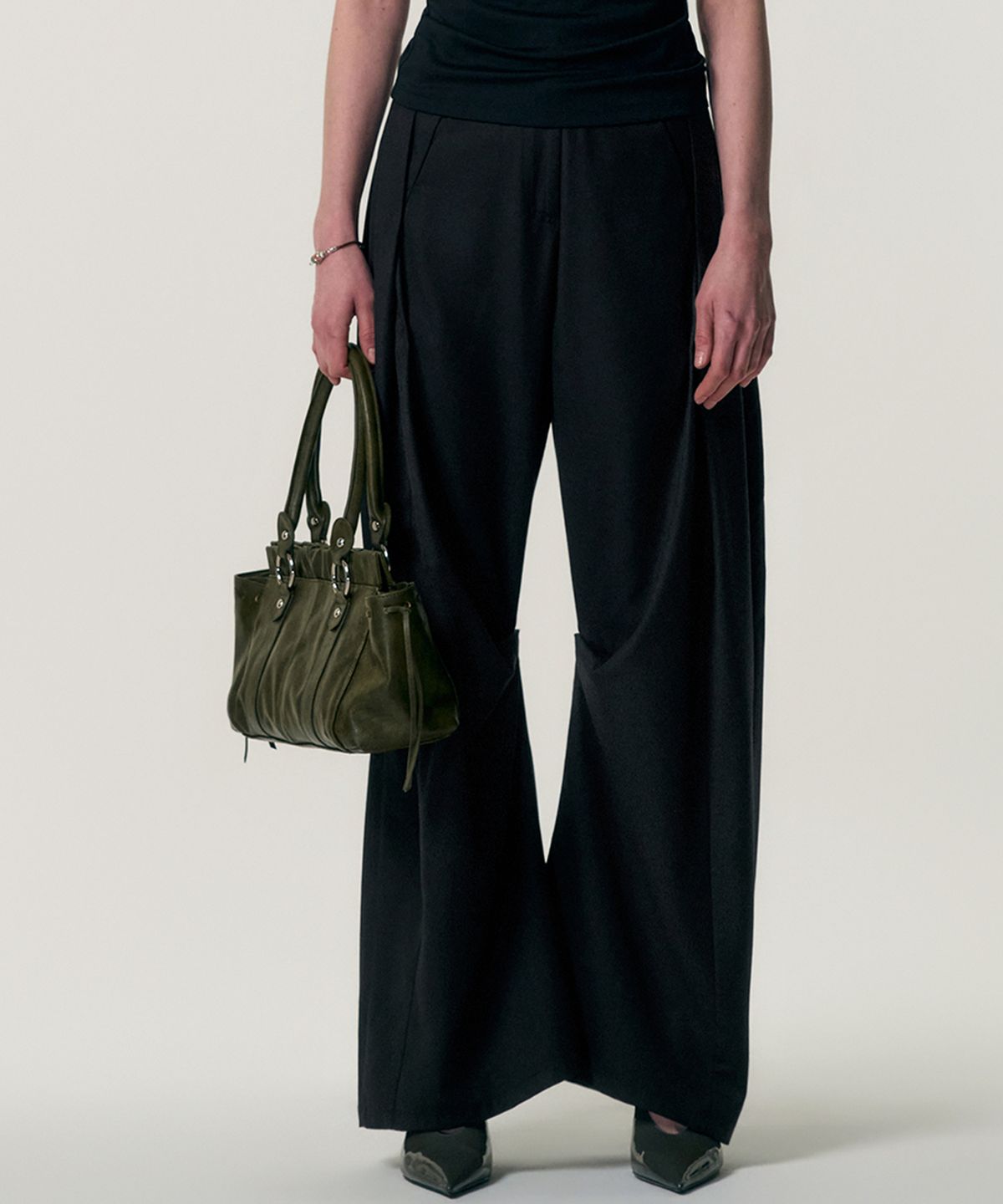 킴지수(KIMZISU) Soft-Curve Wide Pants_BLACK