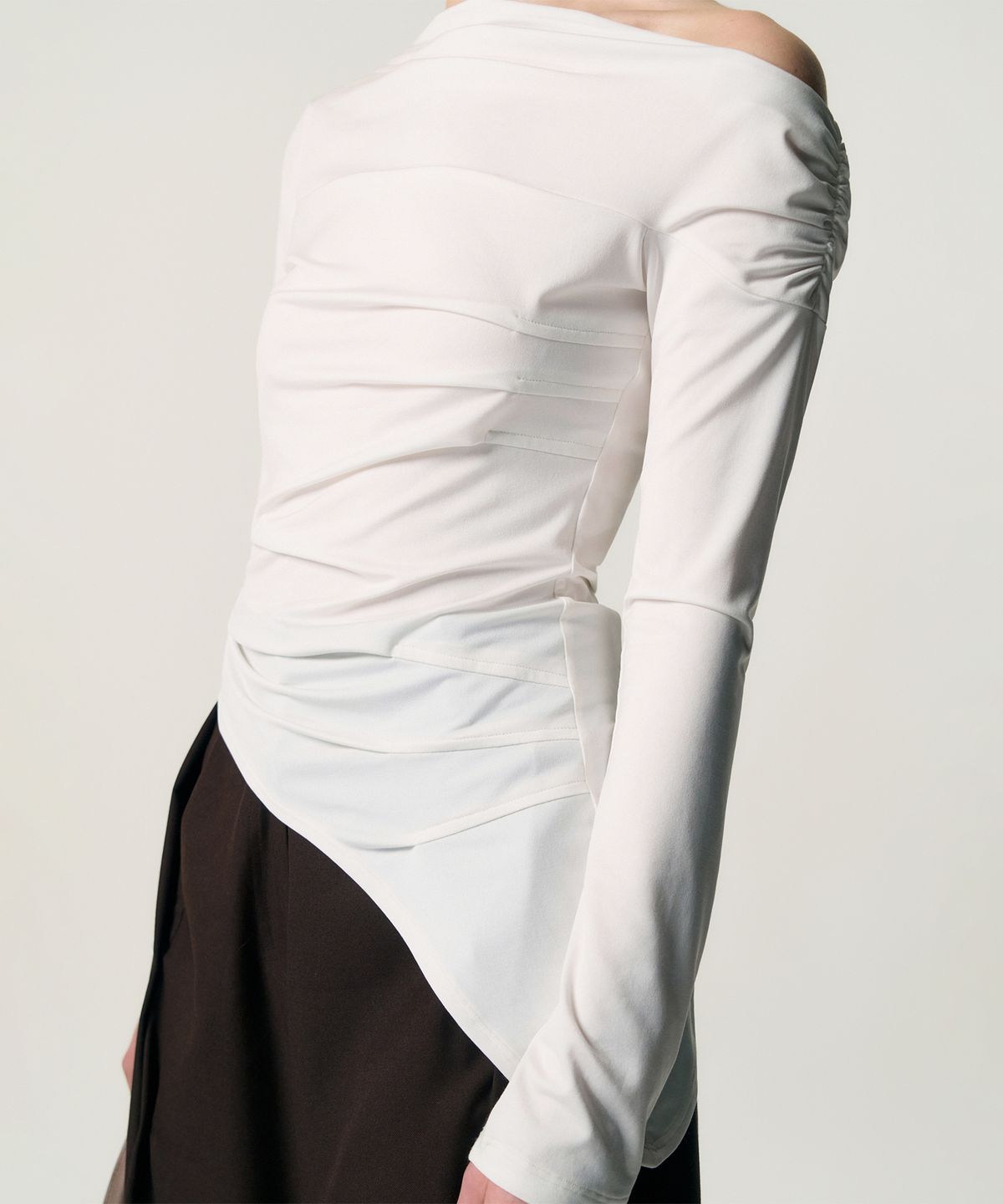 킴지수(KIMZISU) [Ver.2] One Shoulder Draped Jersey Top_WHITE