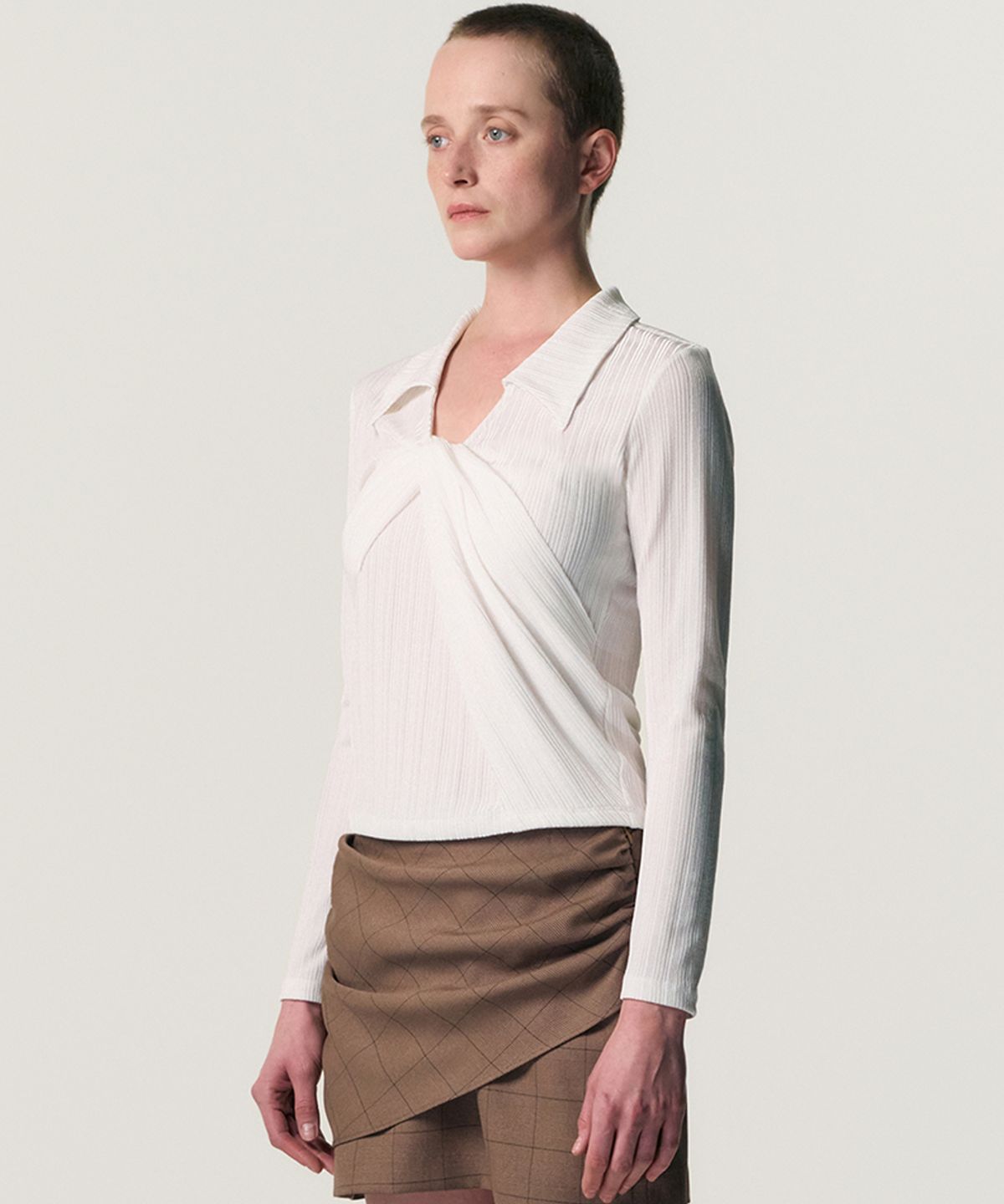 킴지수(KIMZISU) Ribbed Twist Jersey Top_WHITE