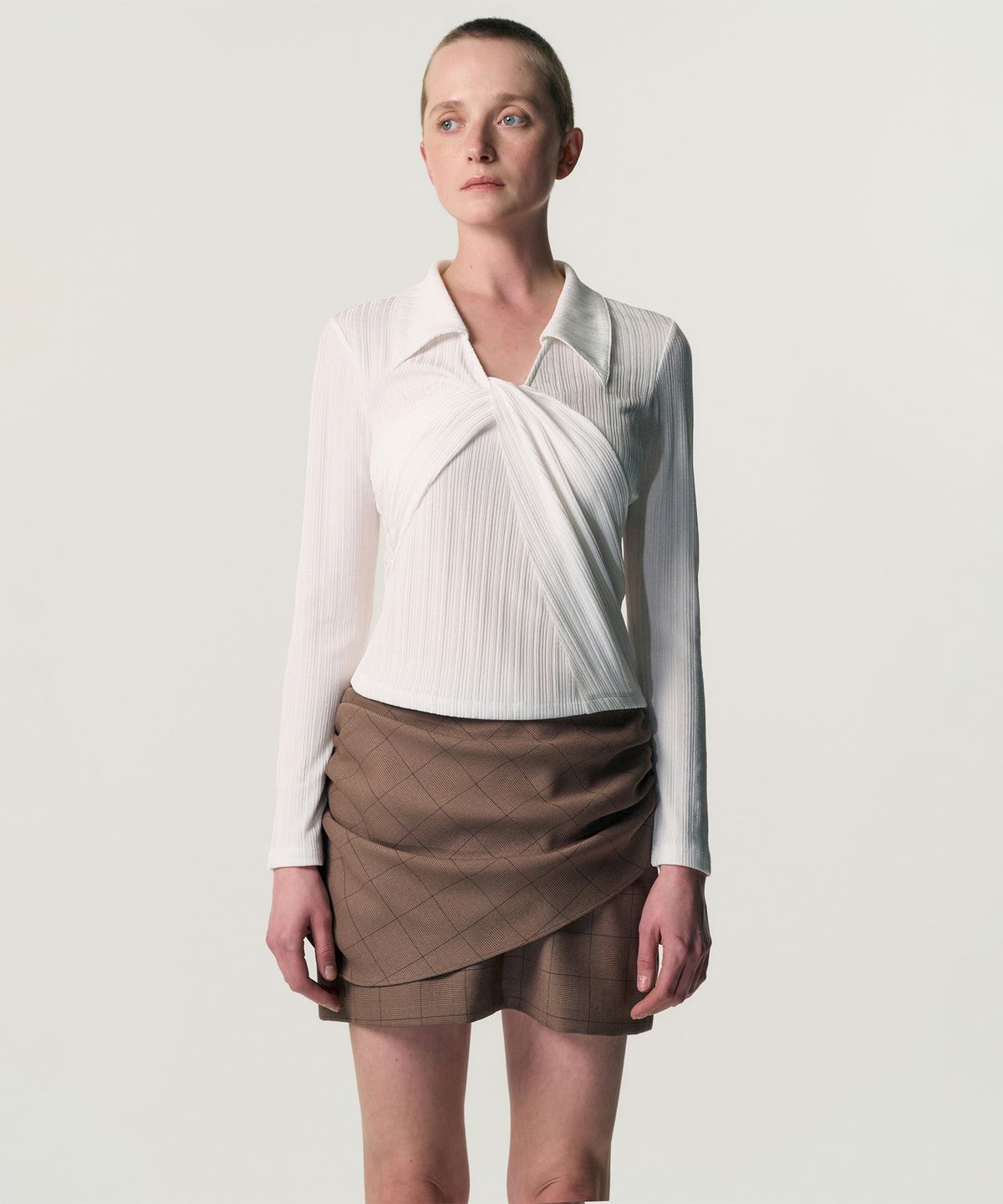 킴지수(KIMZISU) Ribbed Twist Jersey Top_WHITE