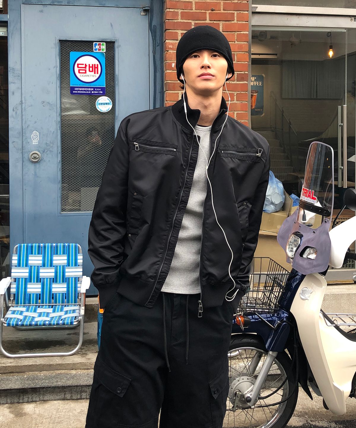 데이(THEY) 크롭 버클 블루종 자켓_BLACK