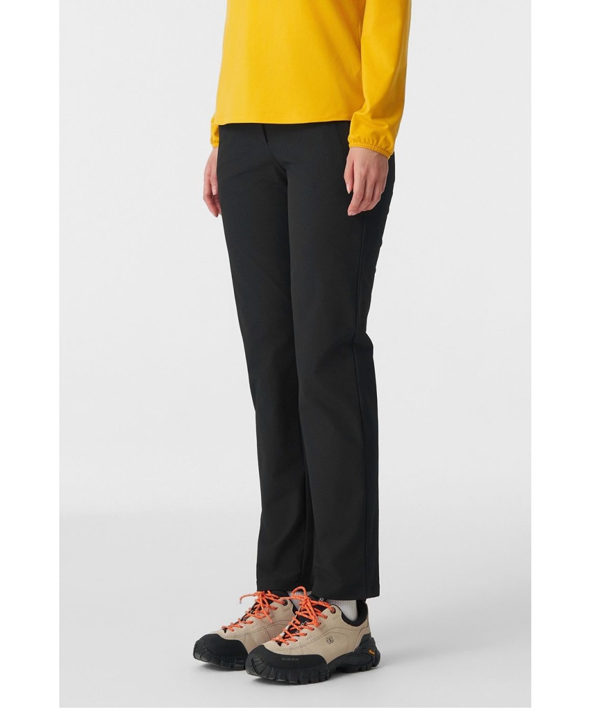 코오롱스포츠(KOLON SPORT) 여성 슬림핏 스탠다드 팬츠 JKPNX26132BLK