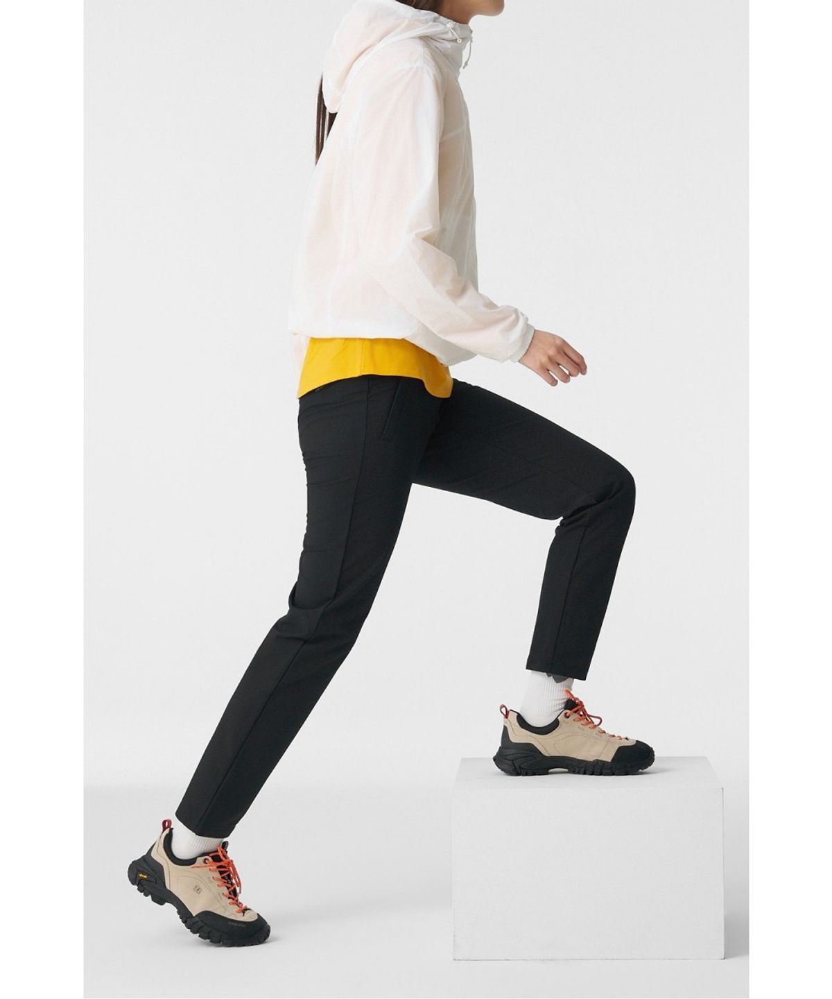 코오롱스포츠(KOLON SPORT) 여성 슬림핏 스탠다드 팬츠 JKPNX26132BLK