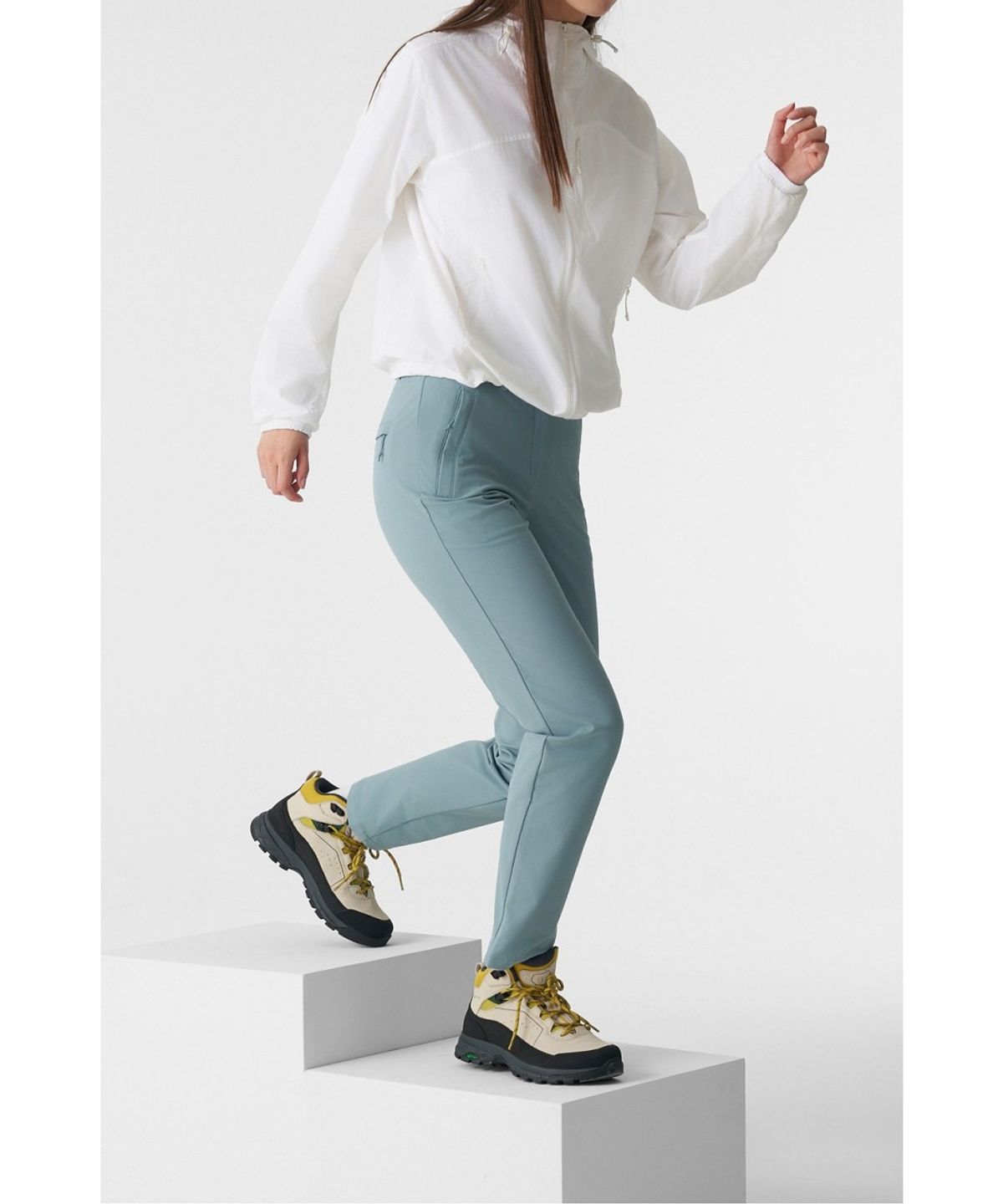 코오롱스포츠(KOLON SPORT) 여성 슬림핏 스탠다드 팬츠 JKPNX26132DMI