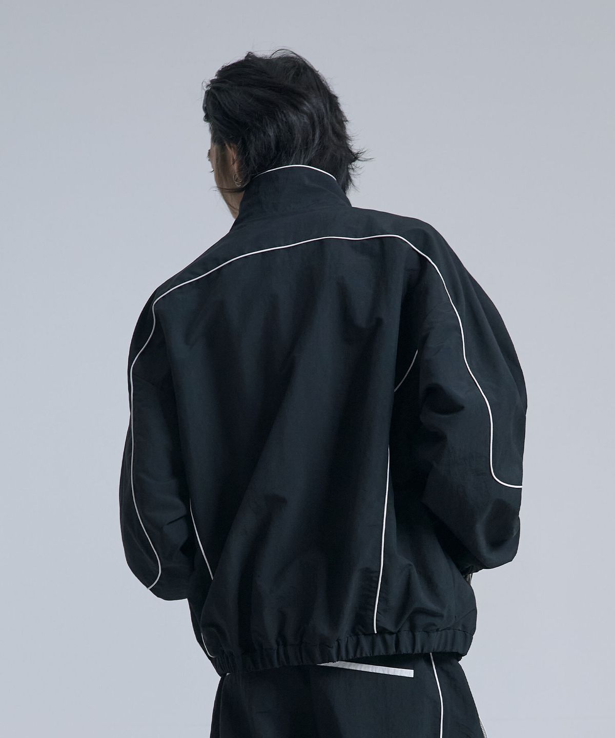 텐 패스트 세븐(TEN PAST SEVEN) 커브 라인 파이핑 트랙 자켓 (2 Colors)