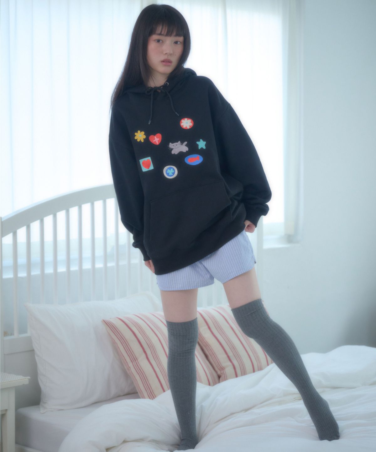엠블러(AMBLER) Symbol 자수 후드 티셔츠 AHP1301 (블랙)