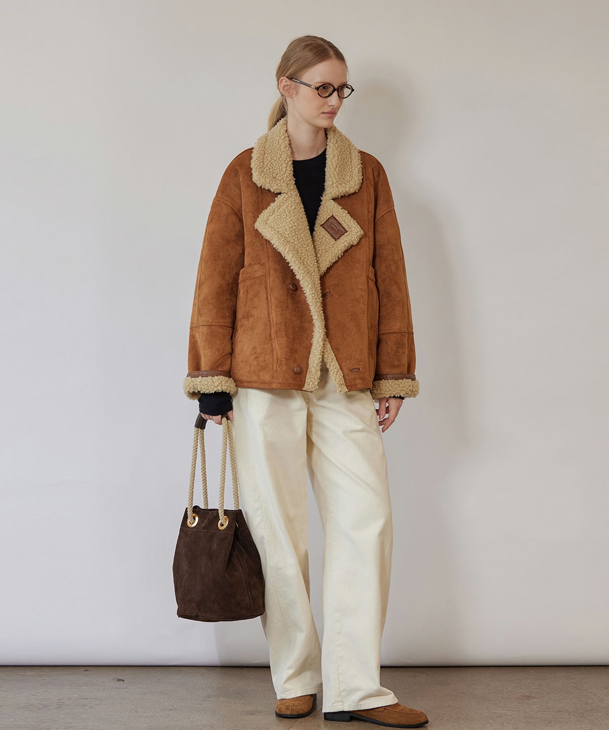 퀸스래빗(Q'SRB) Sand Suede Shearling Half Coat