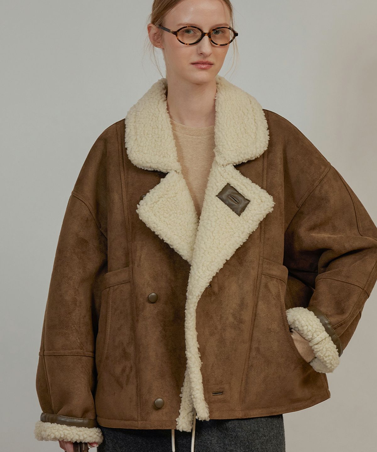 퀸스래빗(Q'SRB) Sand Suede Shearling Half Coat