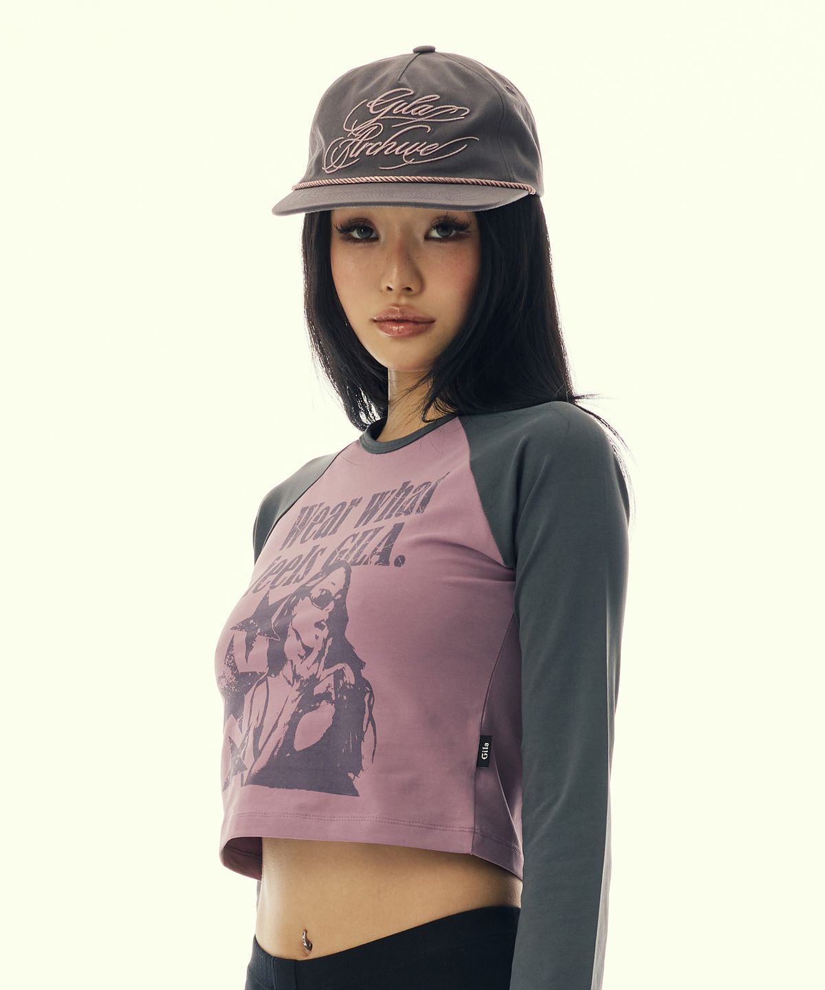 길라아카이브(GILAARCHIVE) SCRIPT LETTERING TRUCKER CAP_BROWN