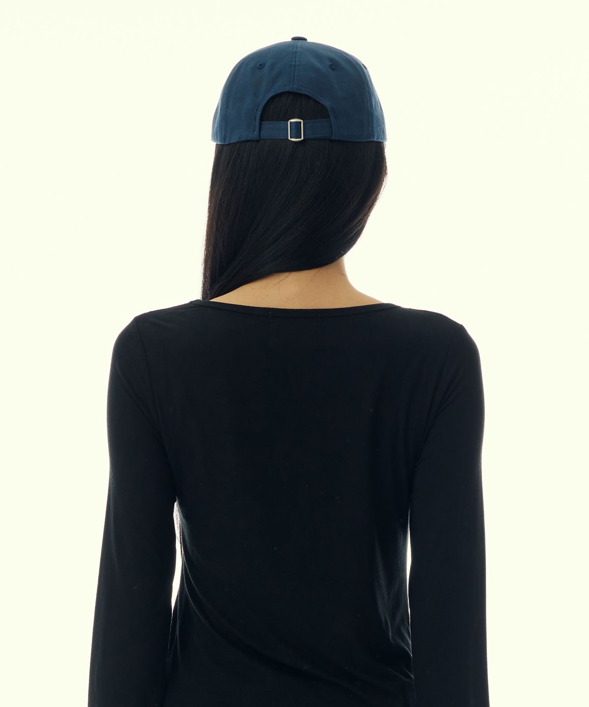 길라아카이브(GILAARCHIVE) SCRIPT LETTERING TRUCKER CAP_NAVY