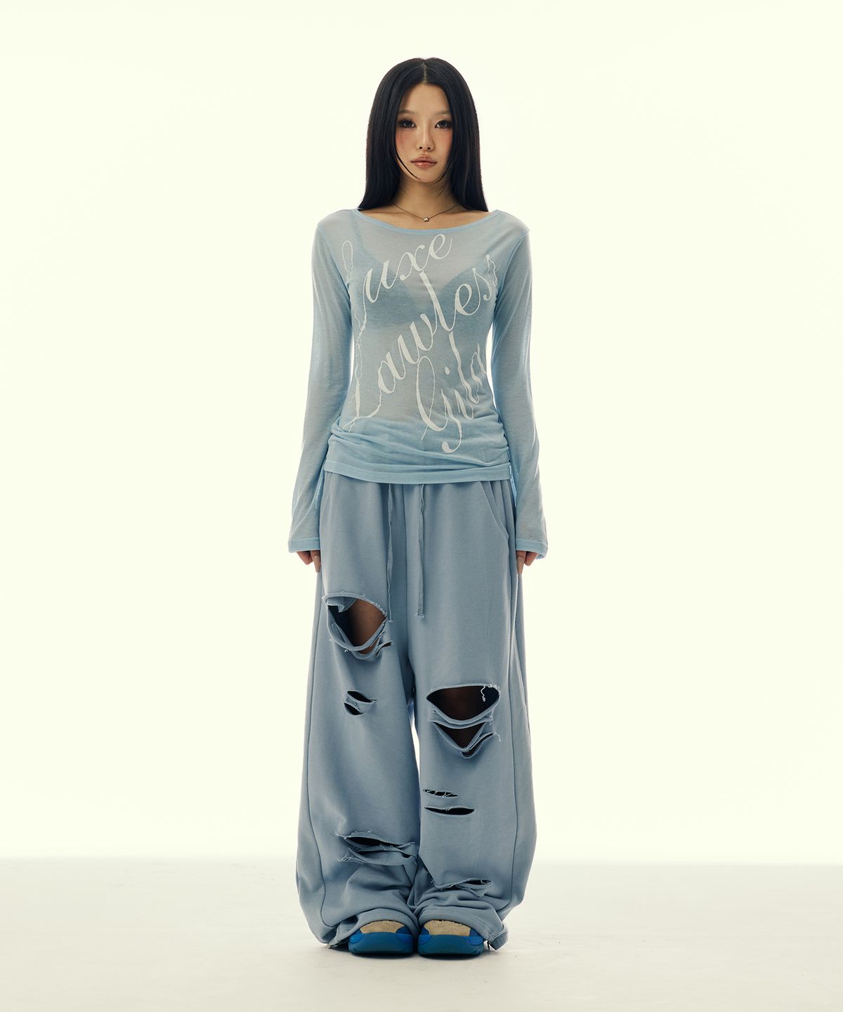 길라아카이브(GILAARCHIVE) STITCHED BOLD LOGO SWEAT PANTS_SKY BLUE