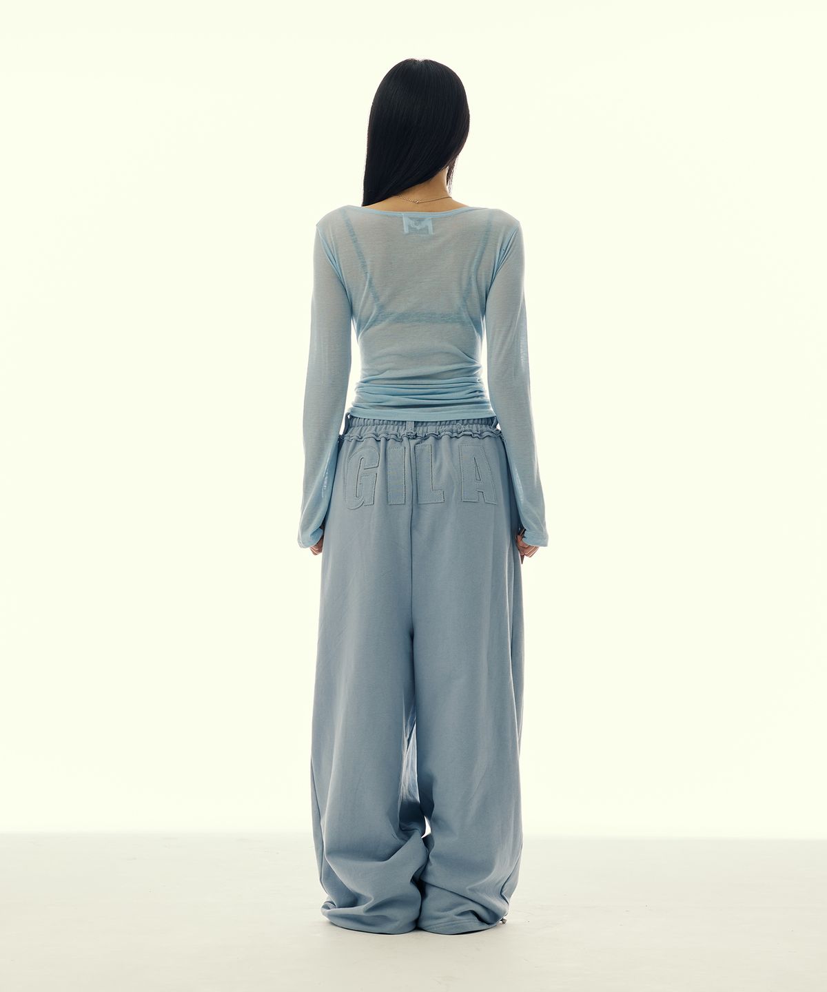 길라아카이브(GILAARCHIVE) STITCHED BOLD LOGO SWEAT PANTS_SKY BLUE
