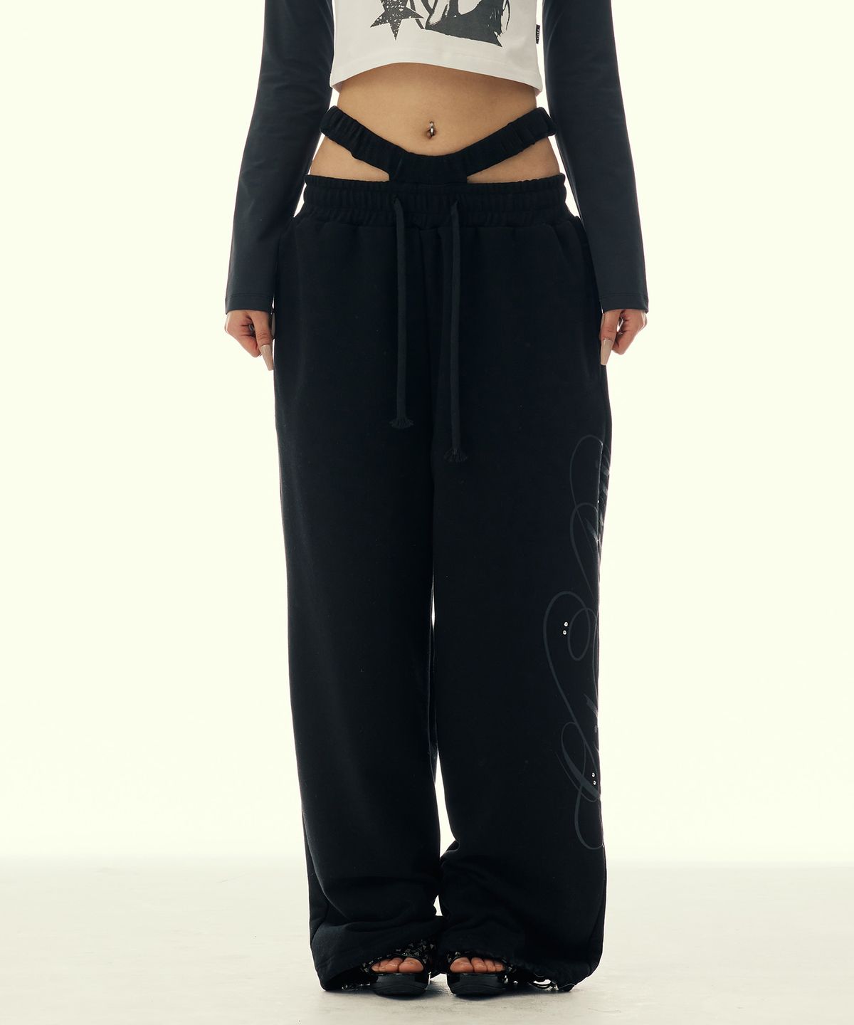 길라아카이브(GILAARCHIVE) CUT-OUT DOUBLE WAIST SWEAT PANTS_BLACK