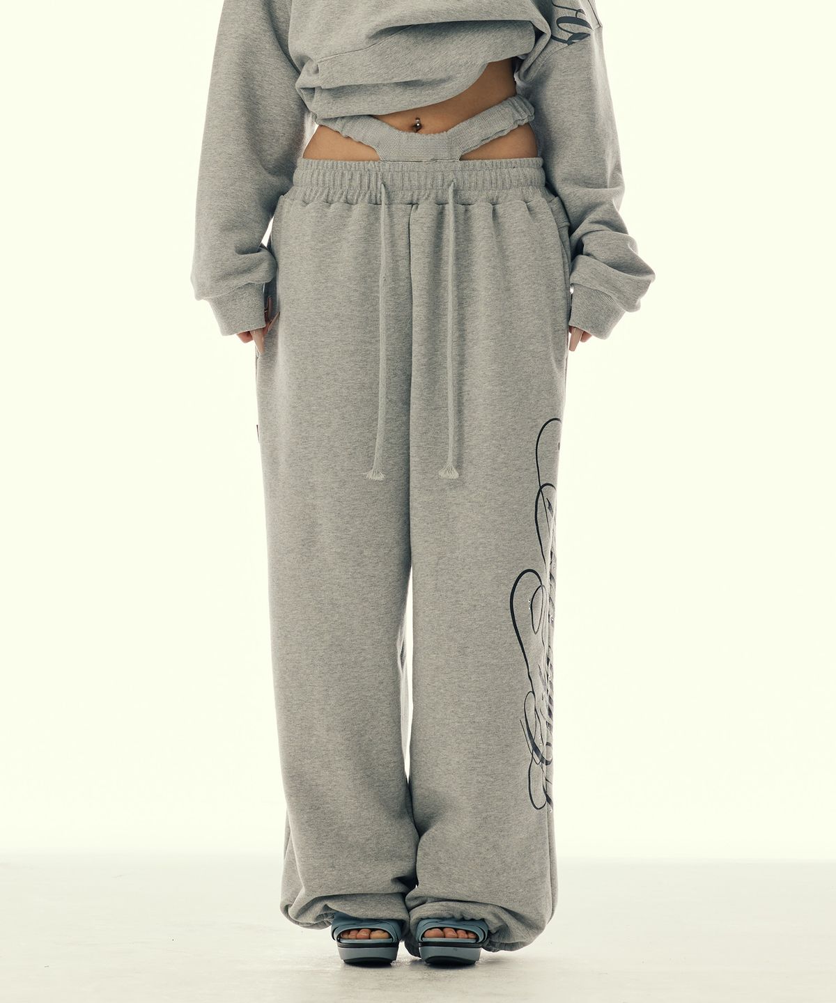 길라아카이브(GILAARCHIVE) CUT-OUT DOUBLE WAIST SWEAT PANTS_GREY